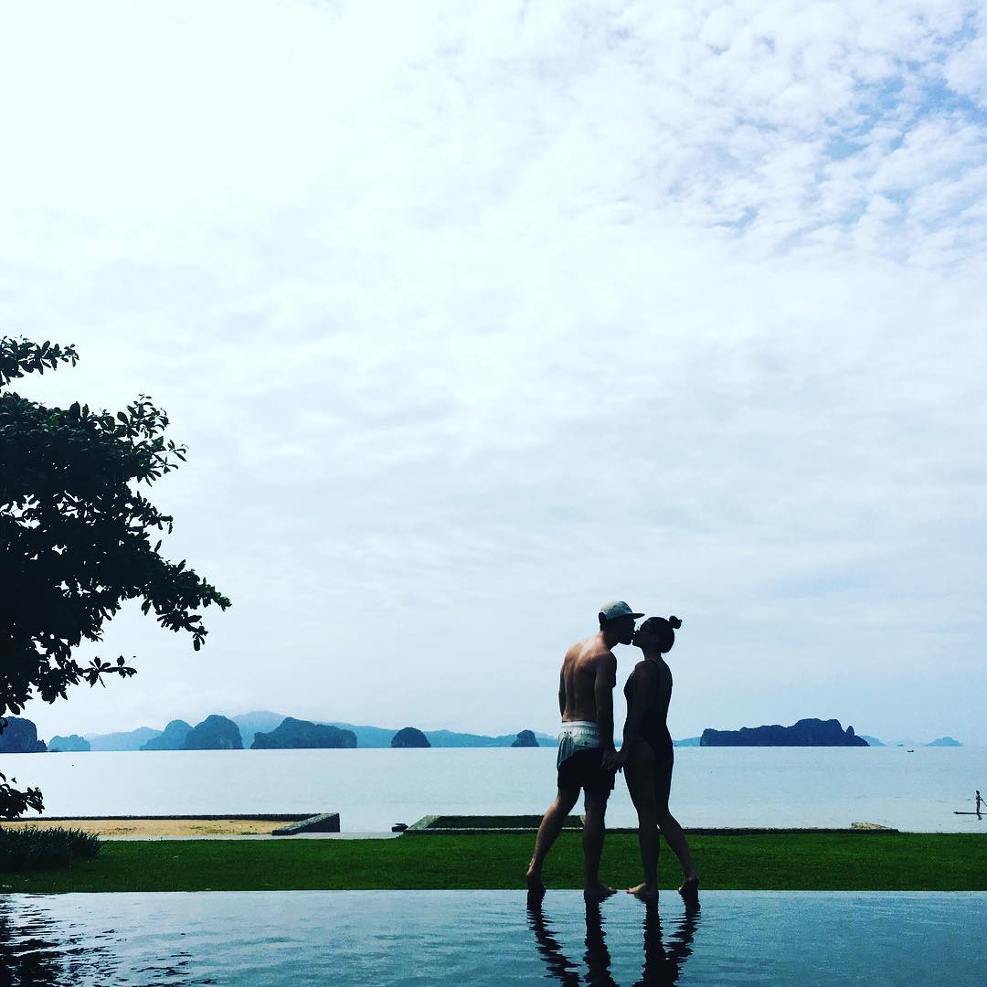 Couples Vacation, AWise