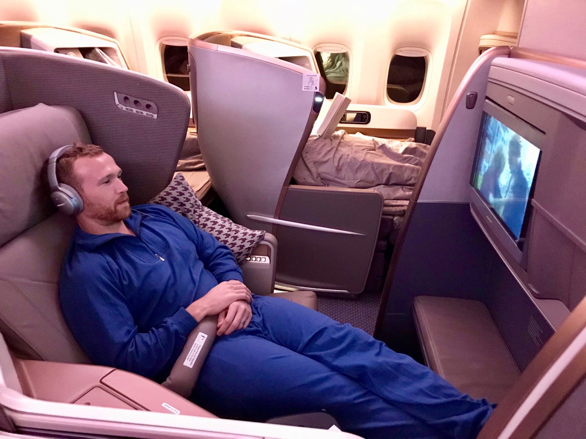 Singapore Airlines Business Class 777 - Relaxing With A Movie