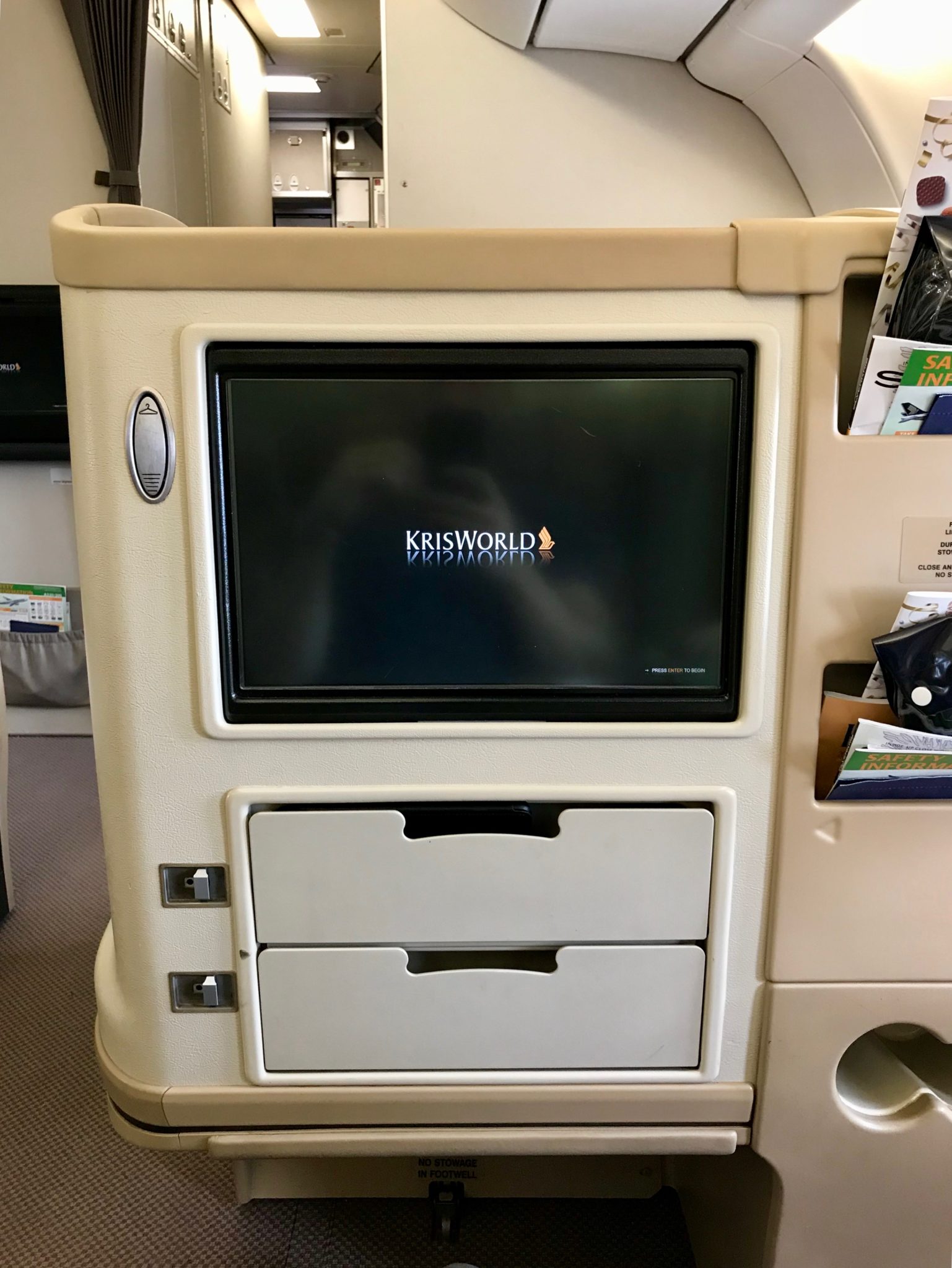Singapore Airlines Business Class A330 - TV
