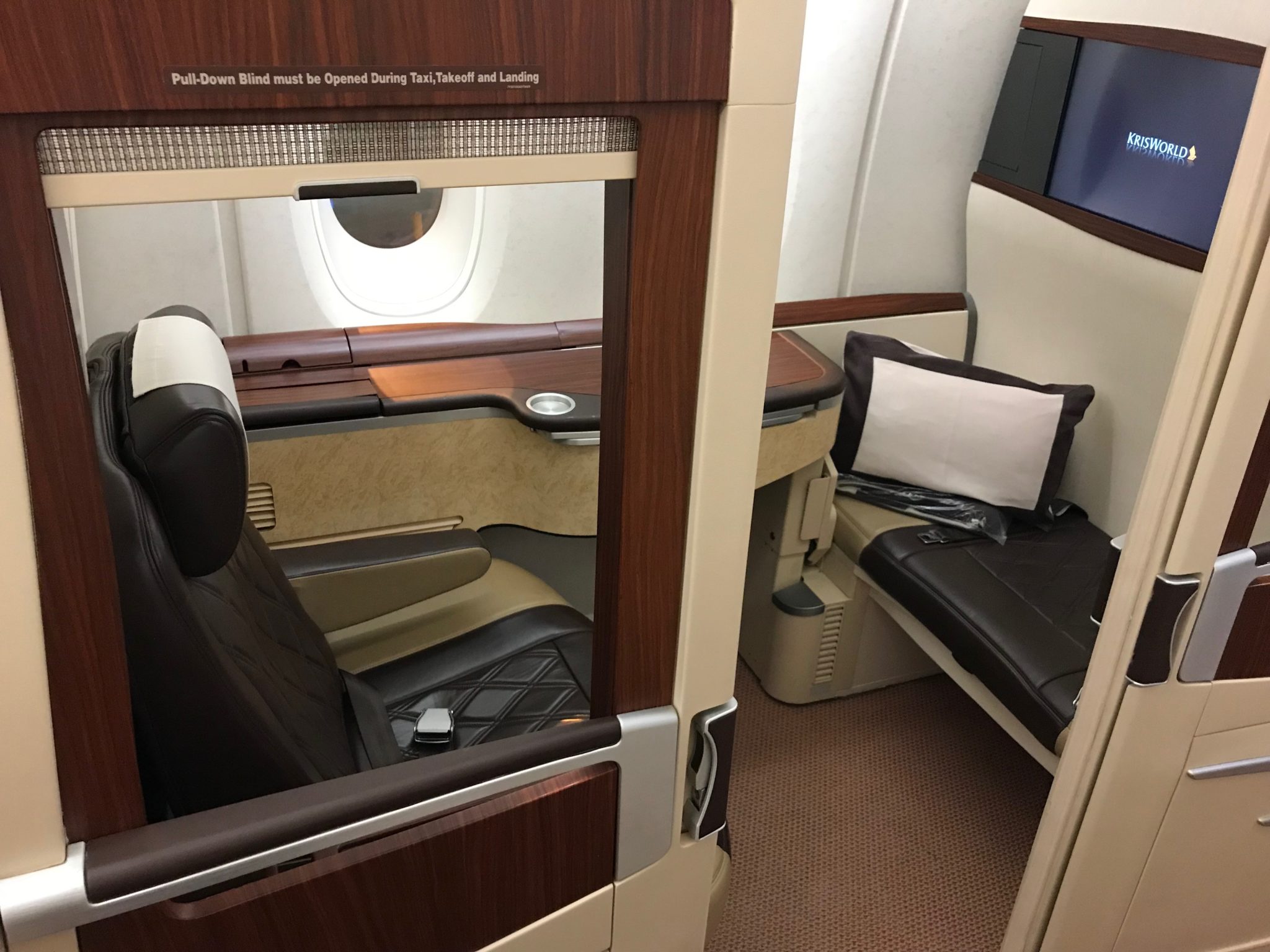 Singapore Suites First Class - Suite View (2)