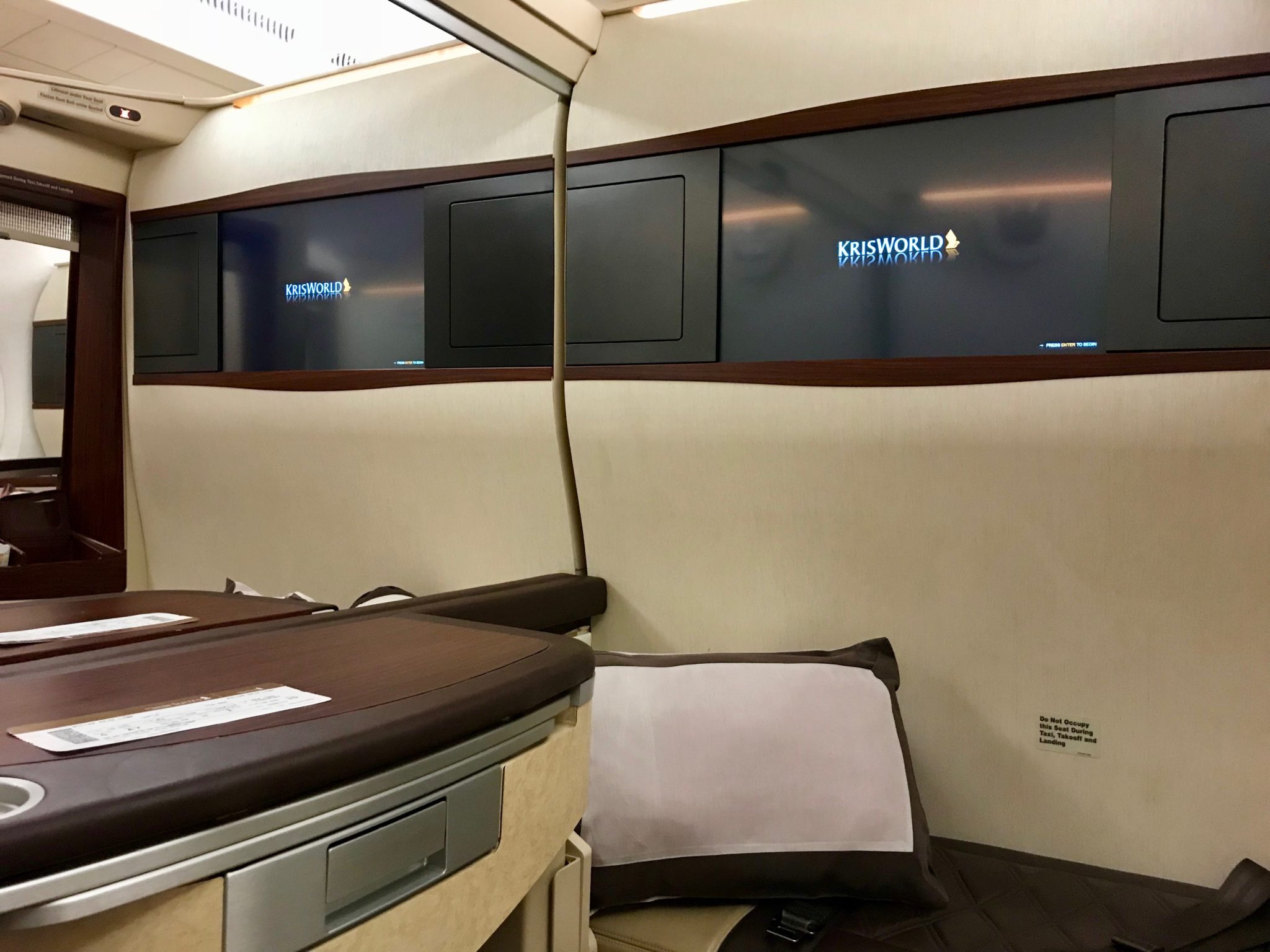 Singapore Suites First Class - TVs