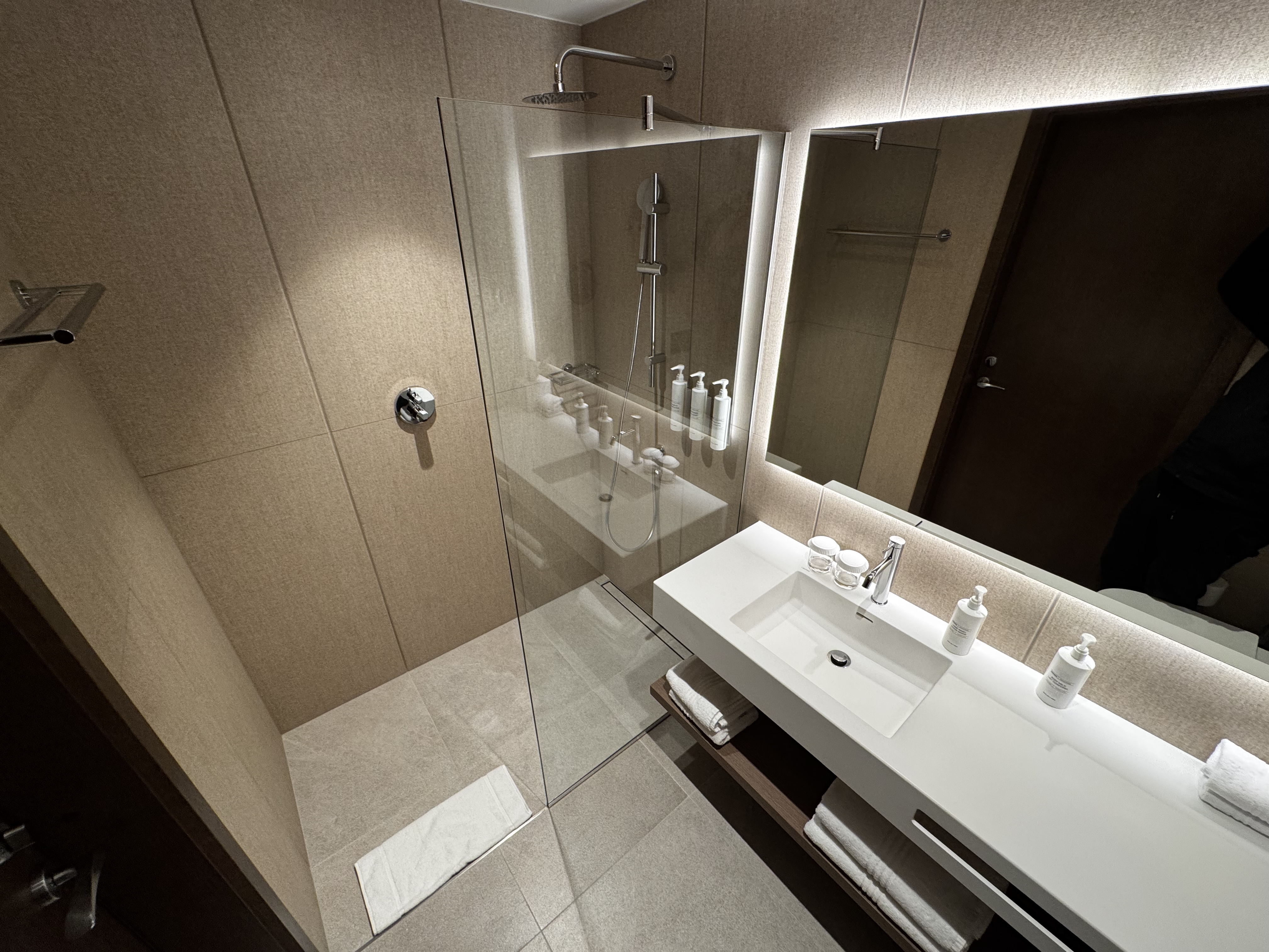 AC Hotel Vilnius Attic Junior Suite bathroom