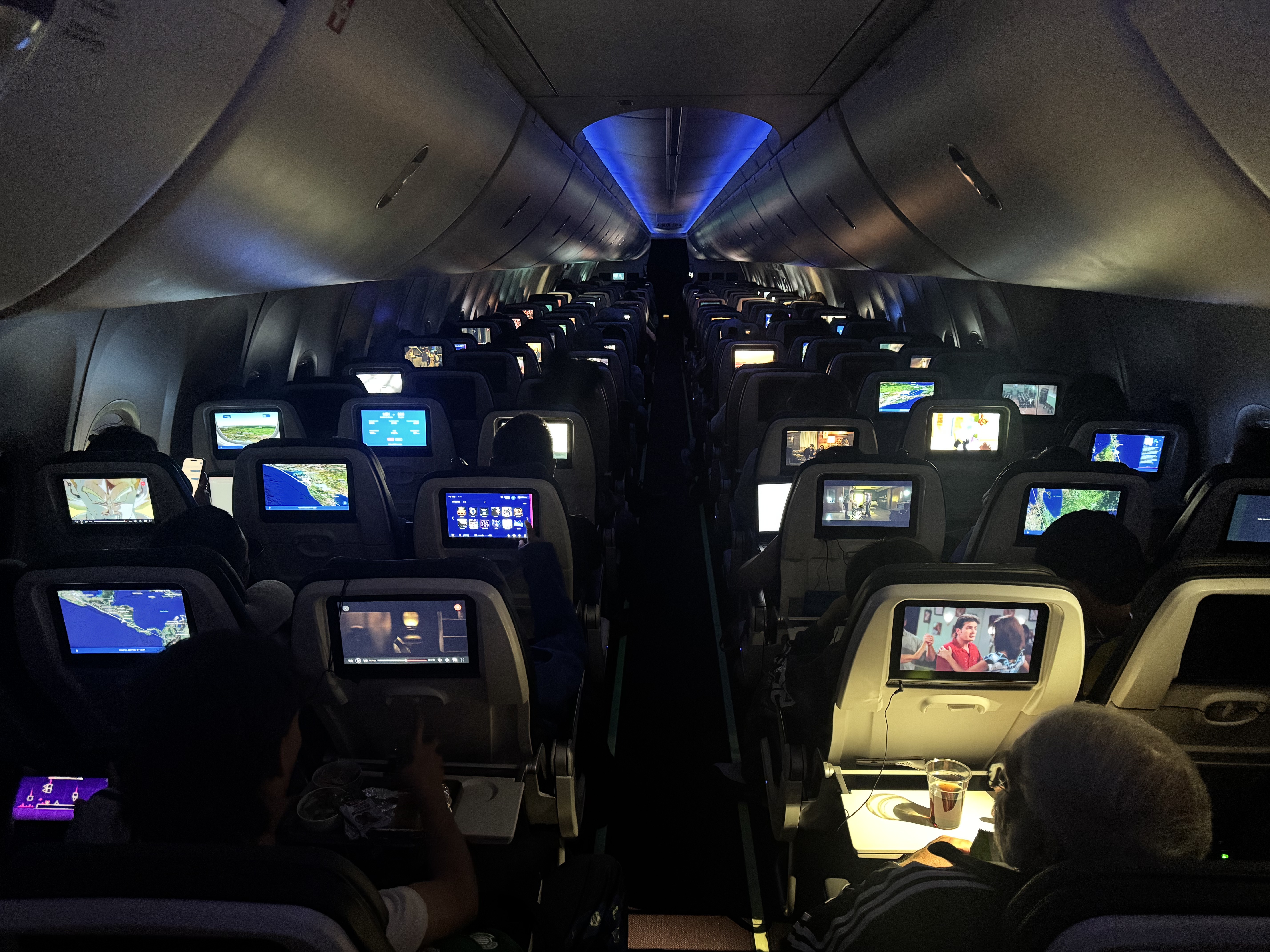Aeromexico B7378MAX Cabin Overview Night Aeromexico B7378MAX Cabin Overview Night