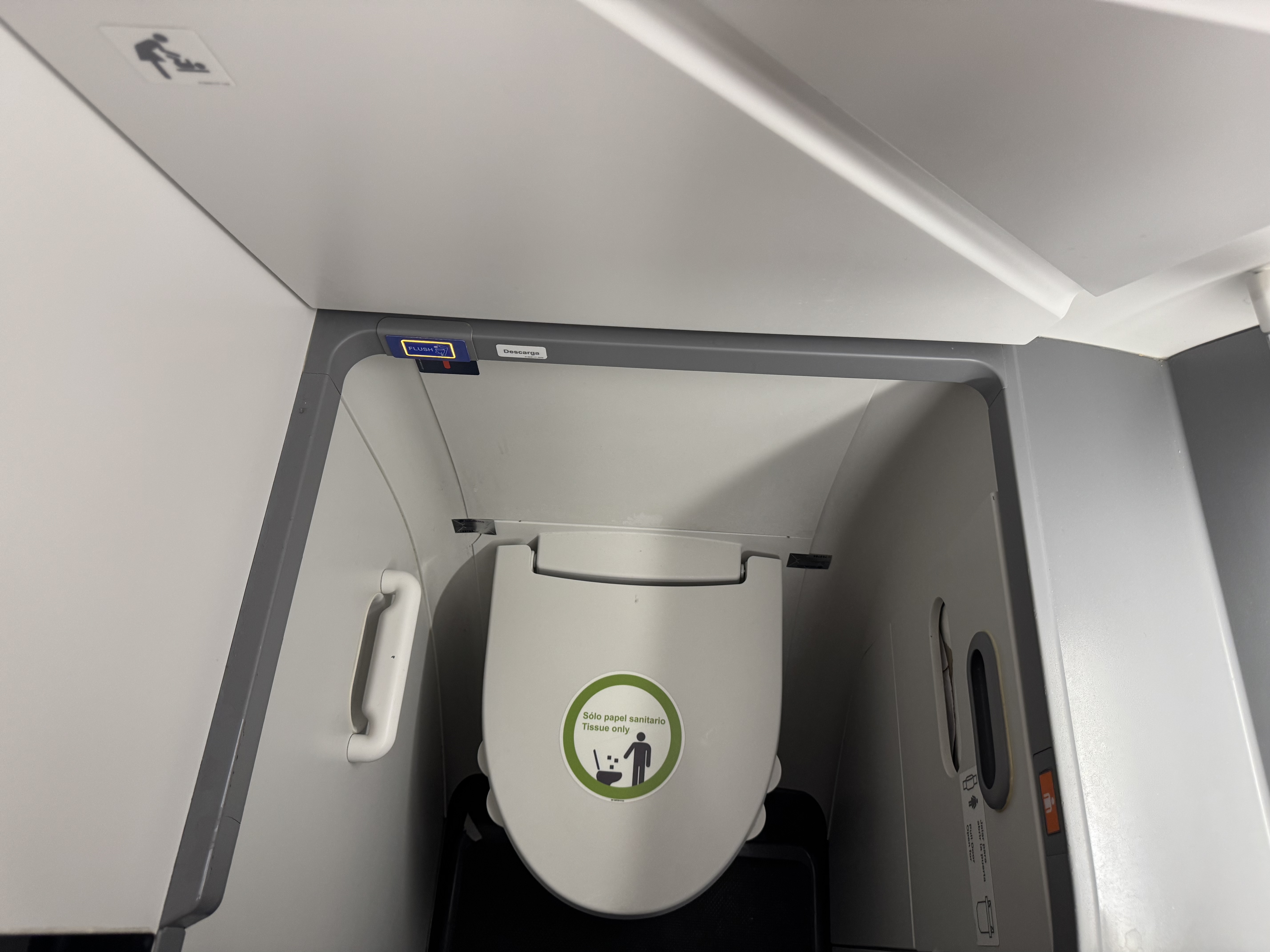 Aeromexico B737MAX8 business class toilet