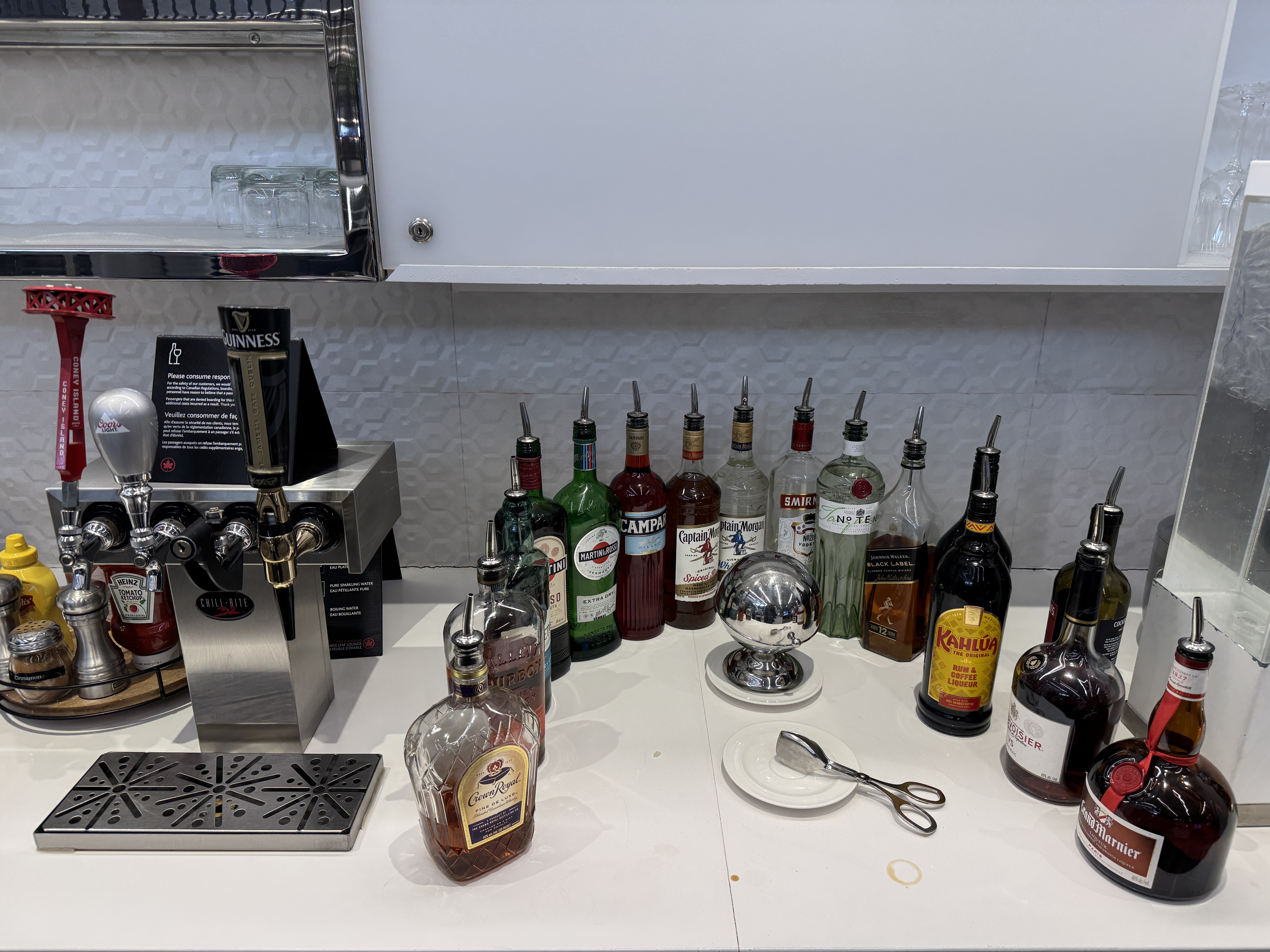 Air Canada Maple Leaf Lounge LGA alcohol
