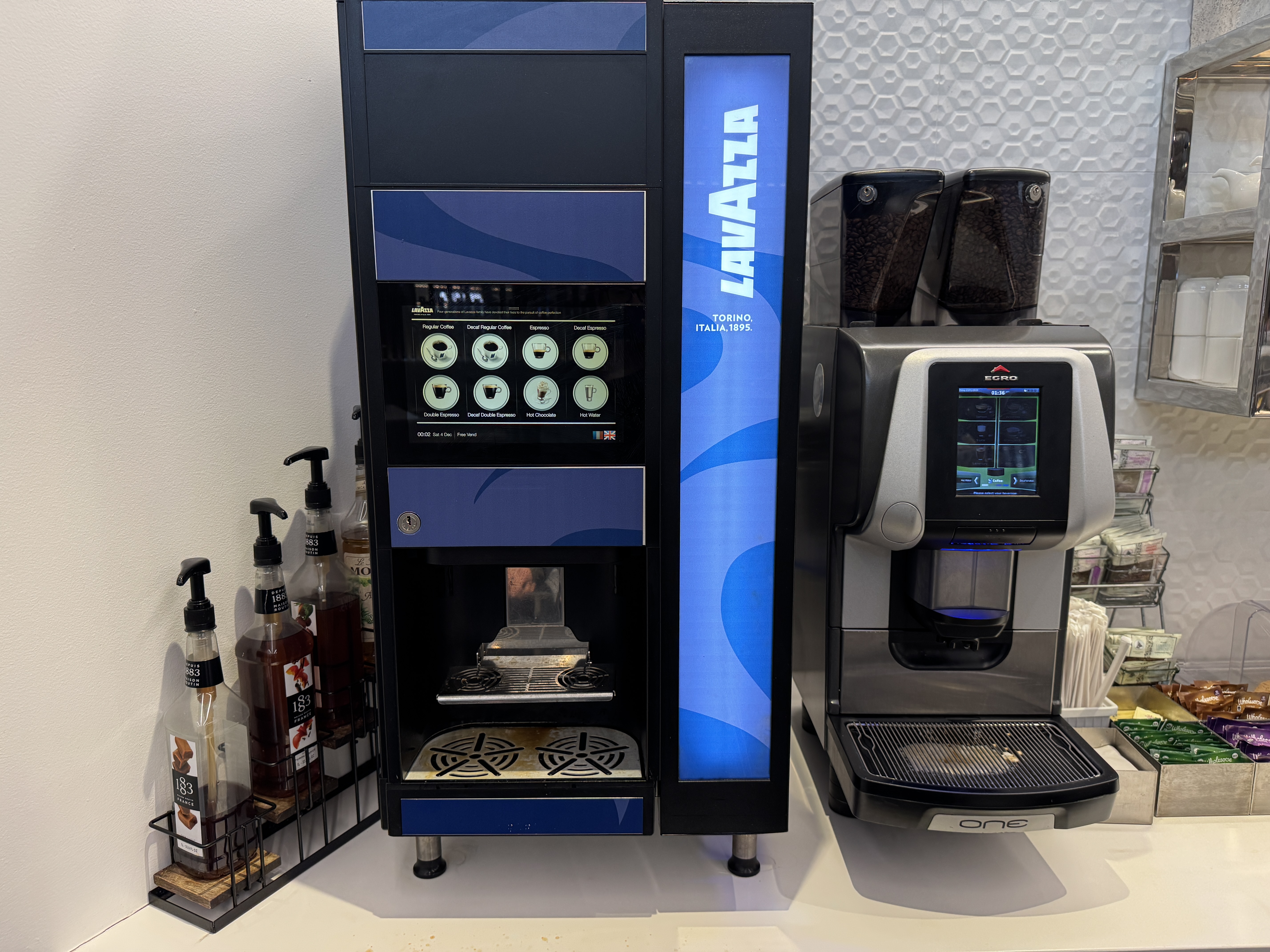Air Canada Maple Leaf Lounge LGA coffee