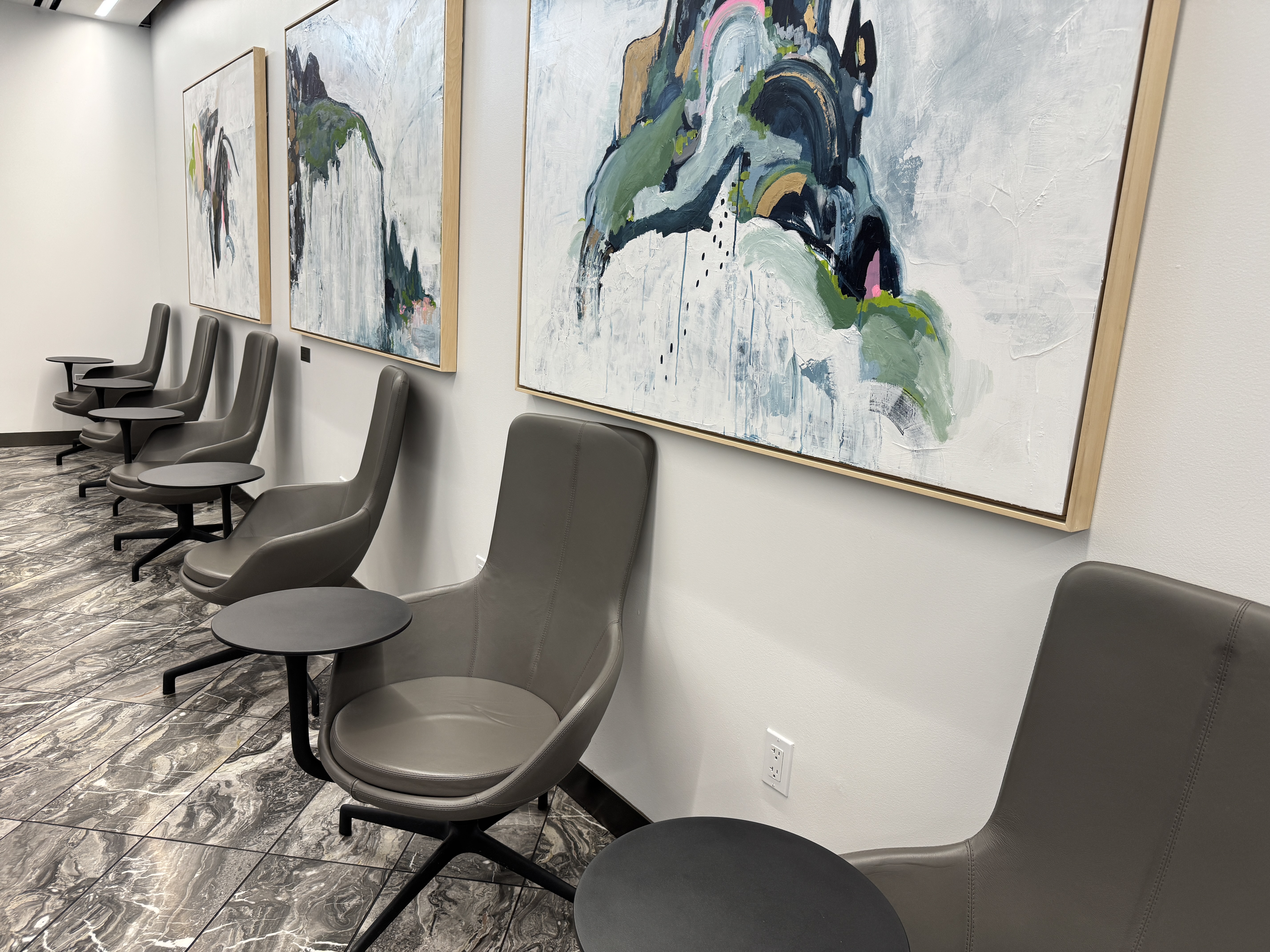 Air Canada Maple Leaf Lounge LGA solo seats Air Canada Maple Leaf Lounge LGA solo seats