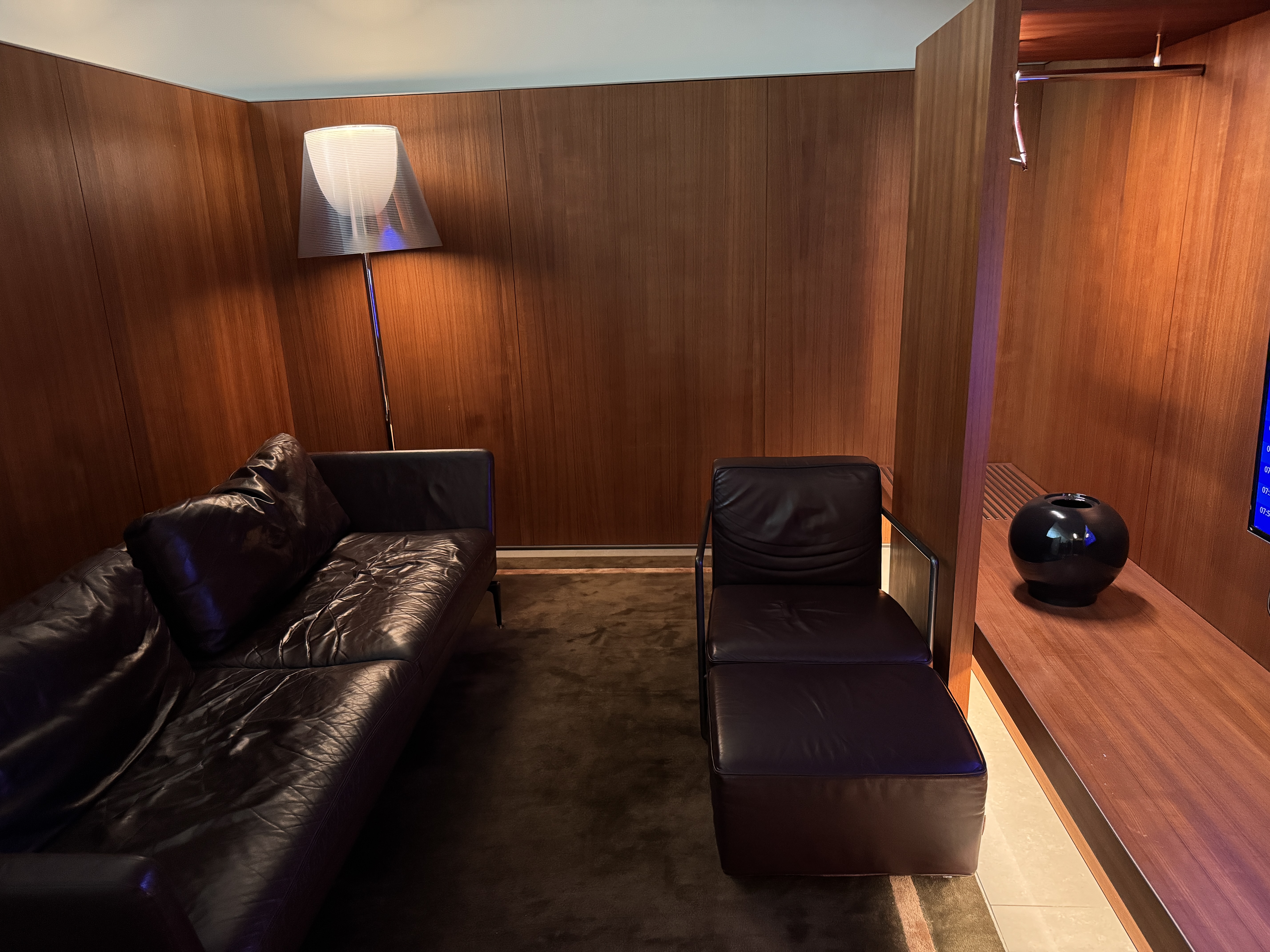 Al Mourjan Lounge DOH quiet area couch