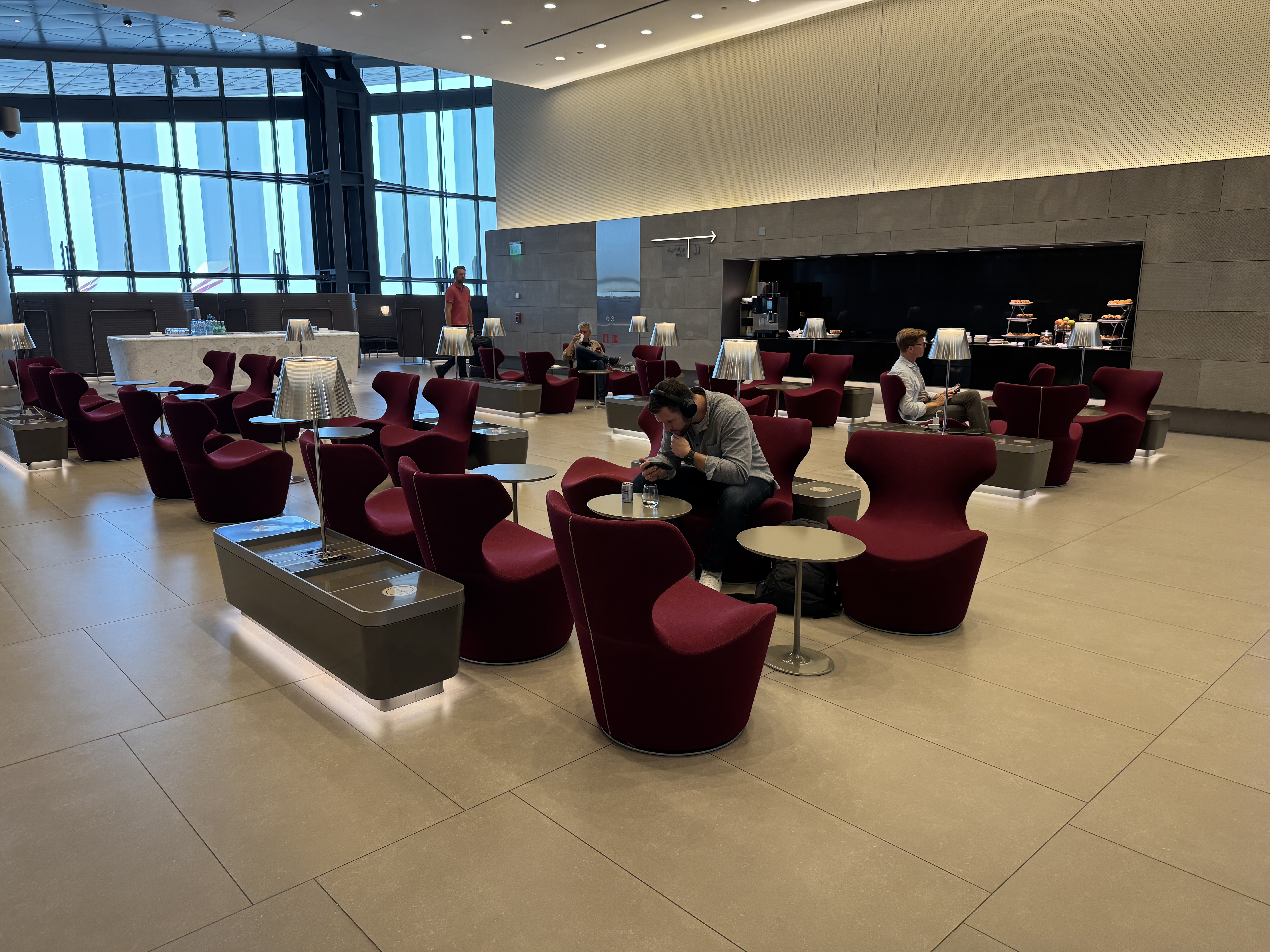 Al Mourjan Lounge DOH seating near business center