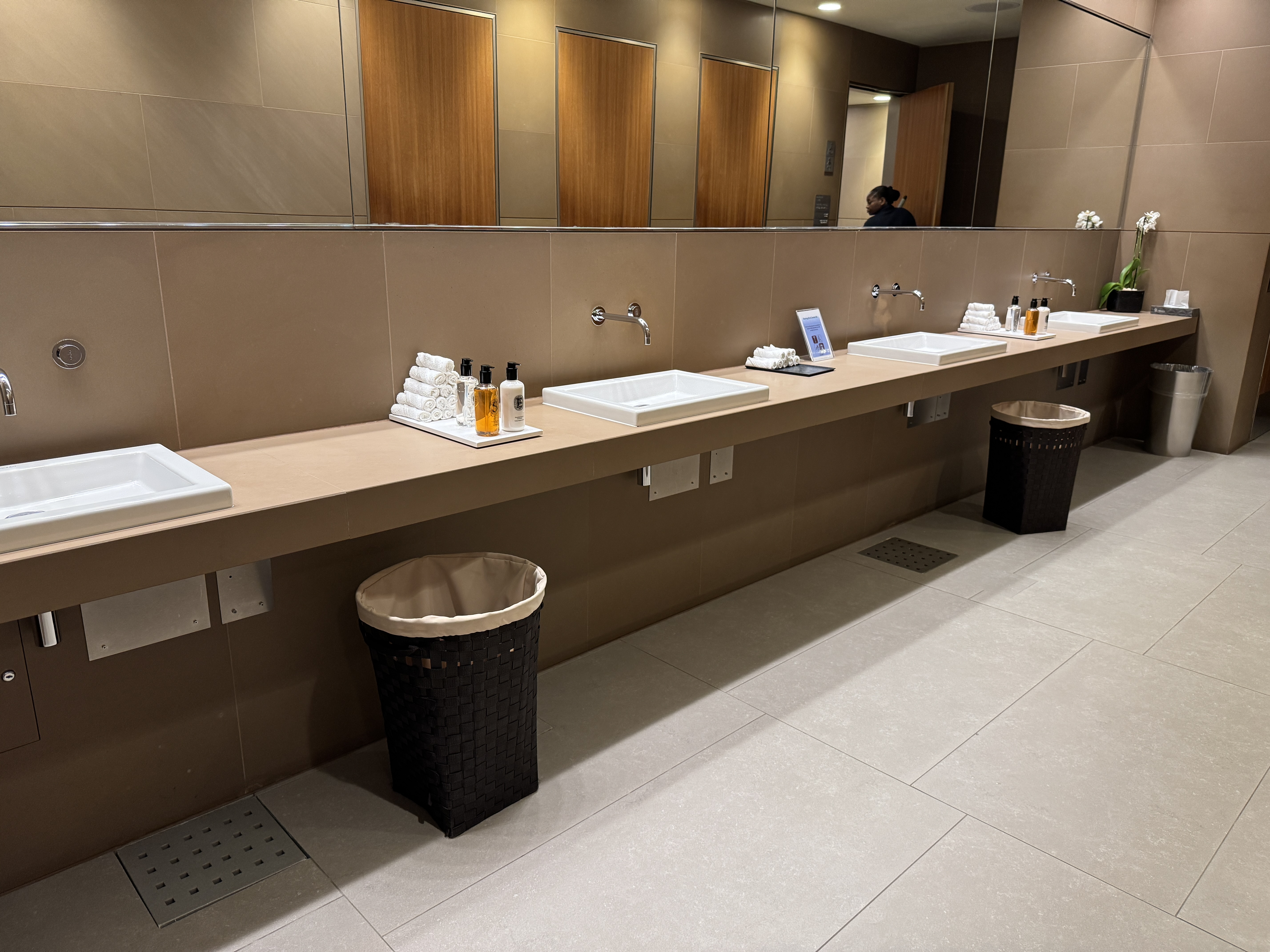 Al Mourjan Lounge DOH womens restroom
