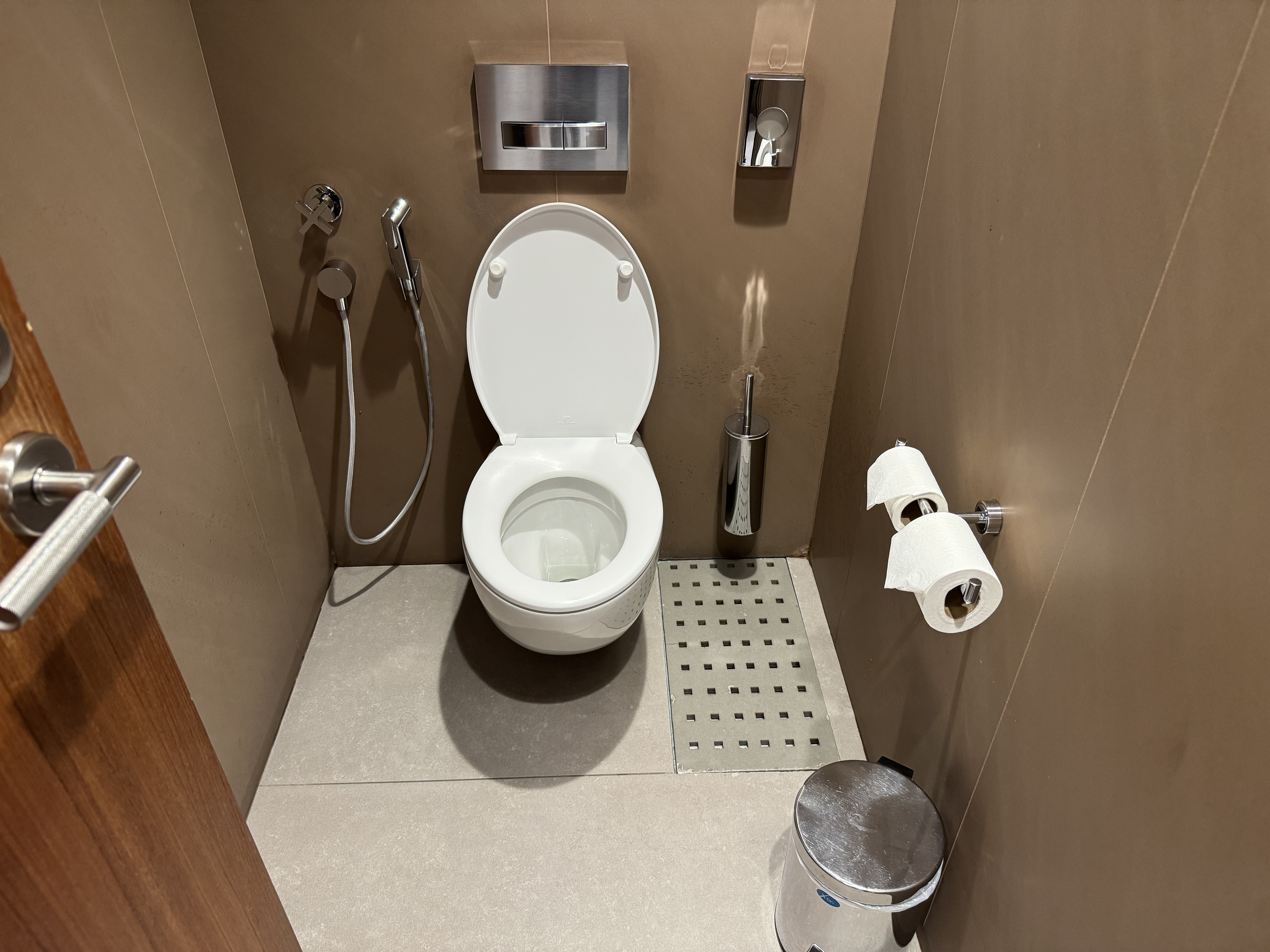Al Mourjan Lounge DOH womens toilet
