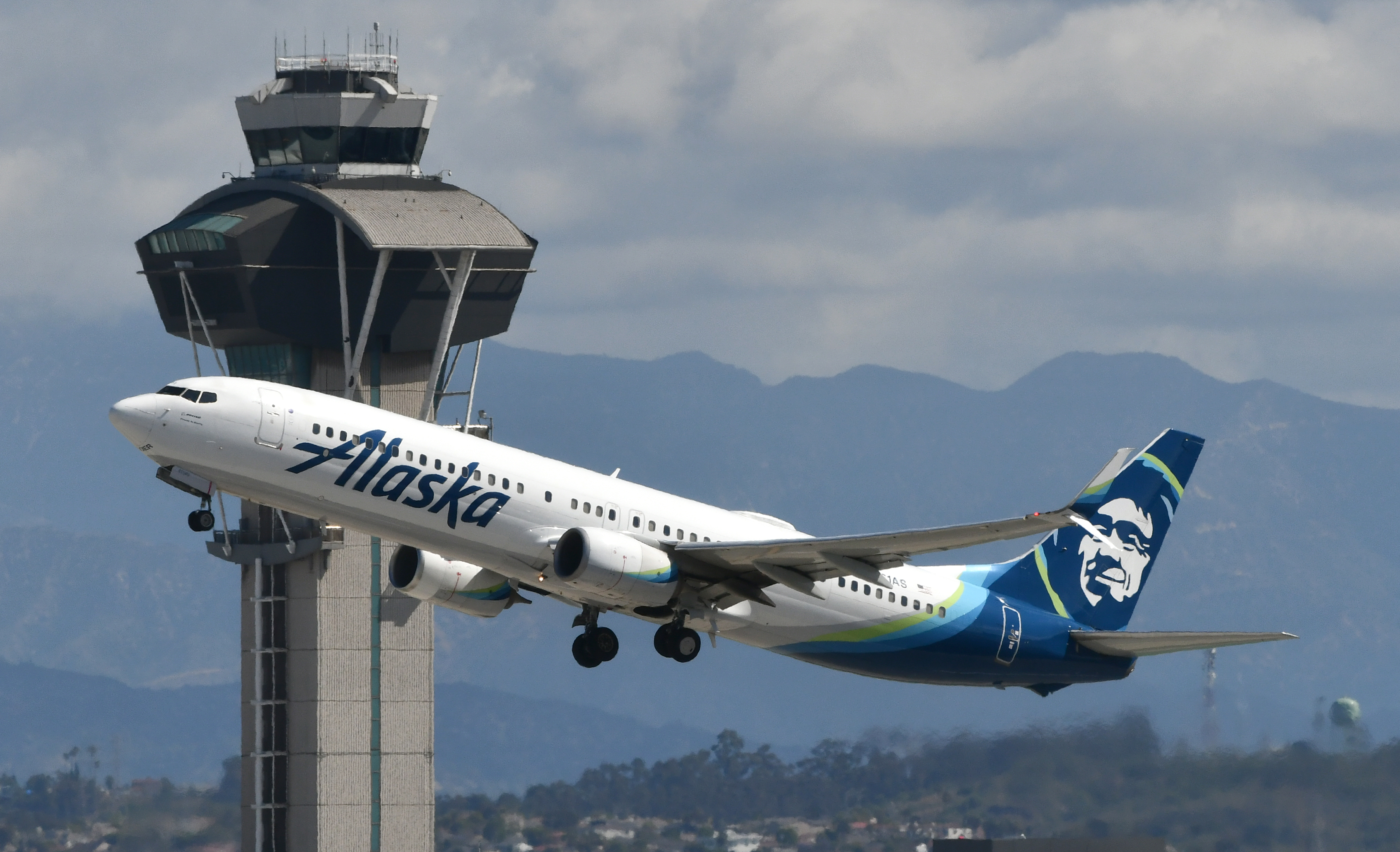 Alaska Airlines 737 900ER takeoff LAX tower