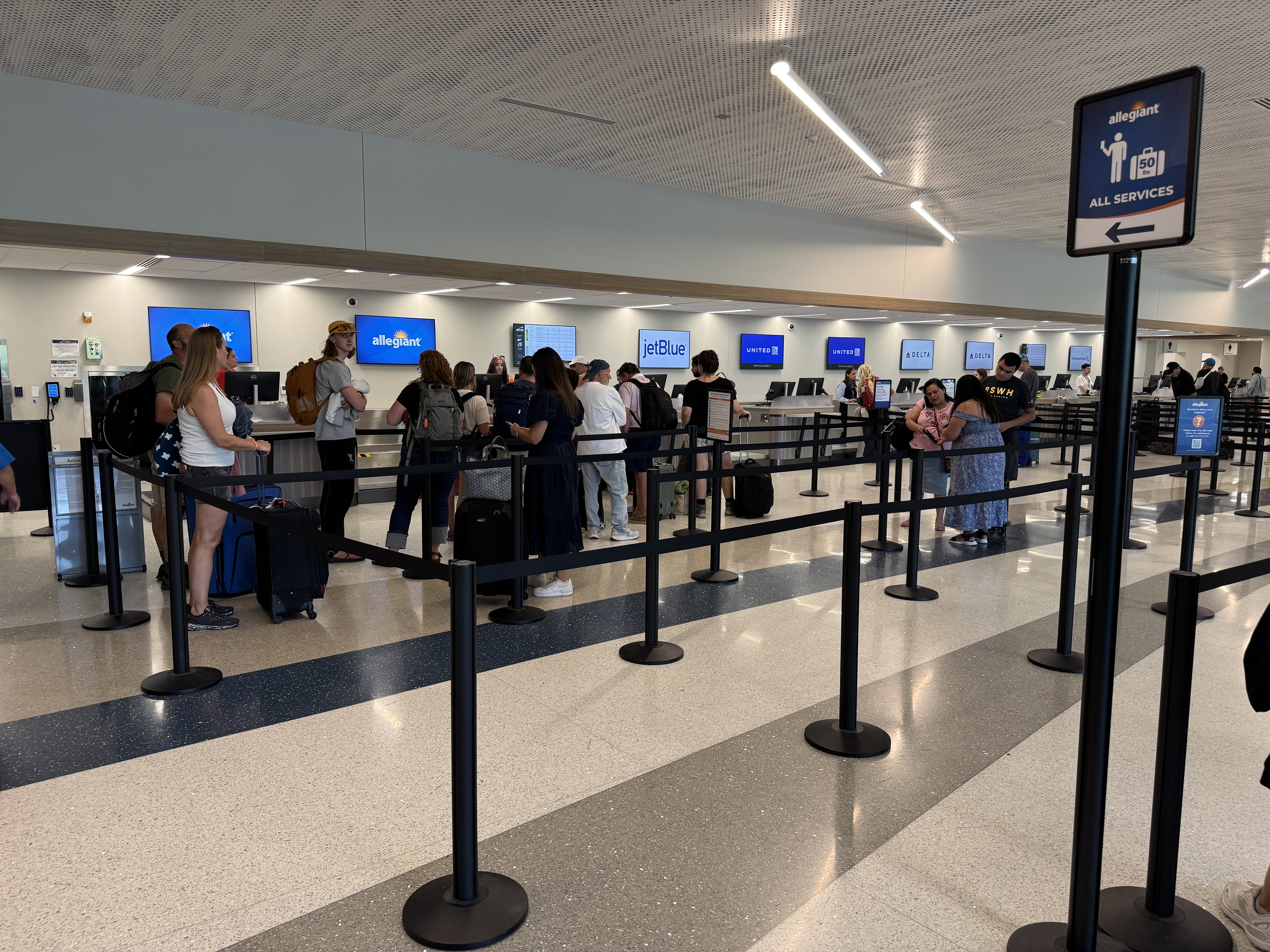 Allegiant A320 AVL HOU check in
