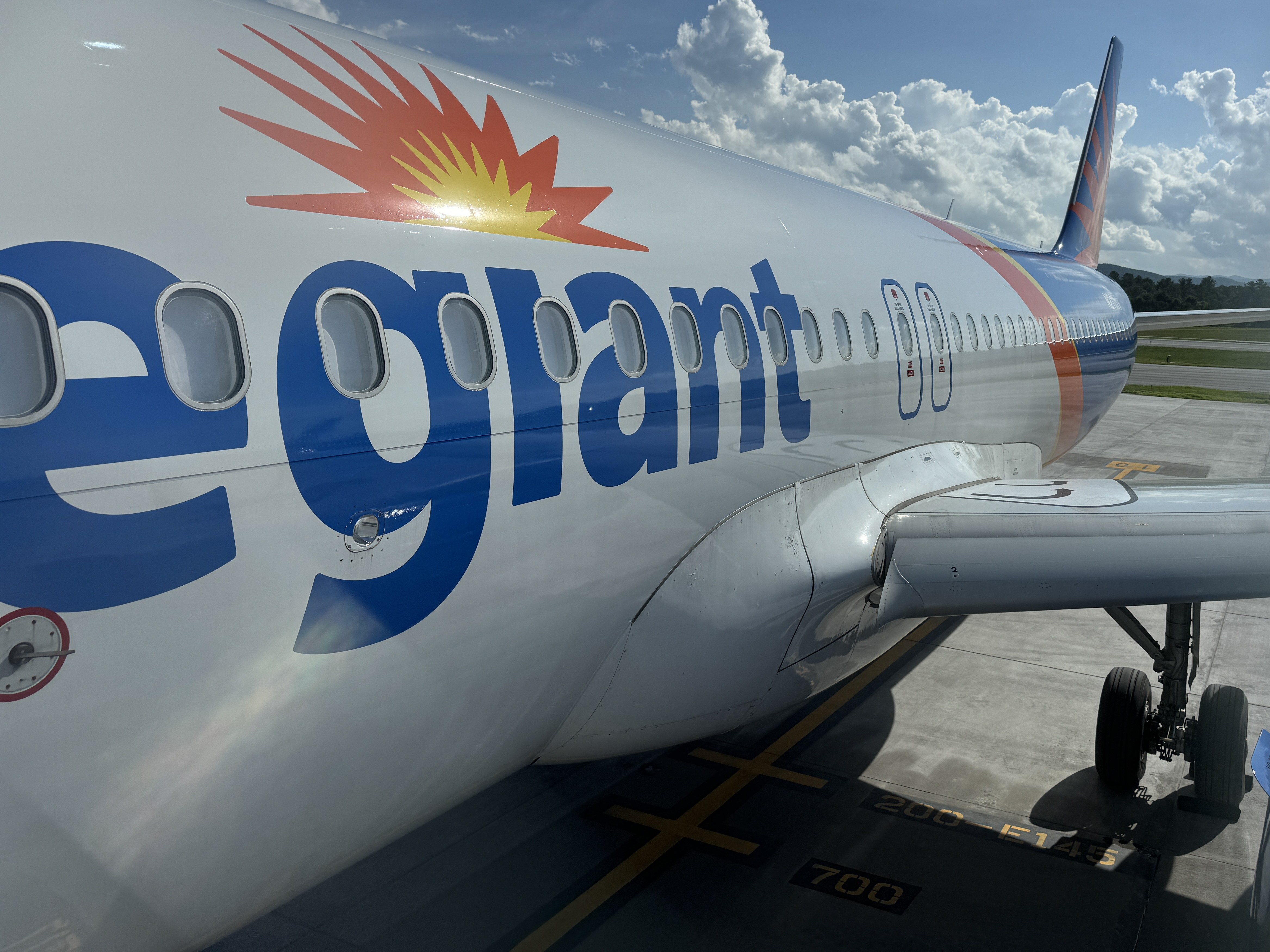 Allegiant A320 AVL HOU view from jet bridge