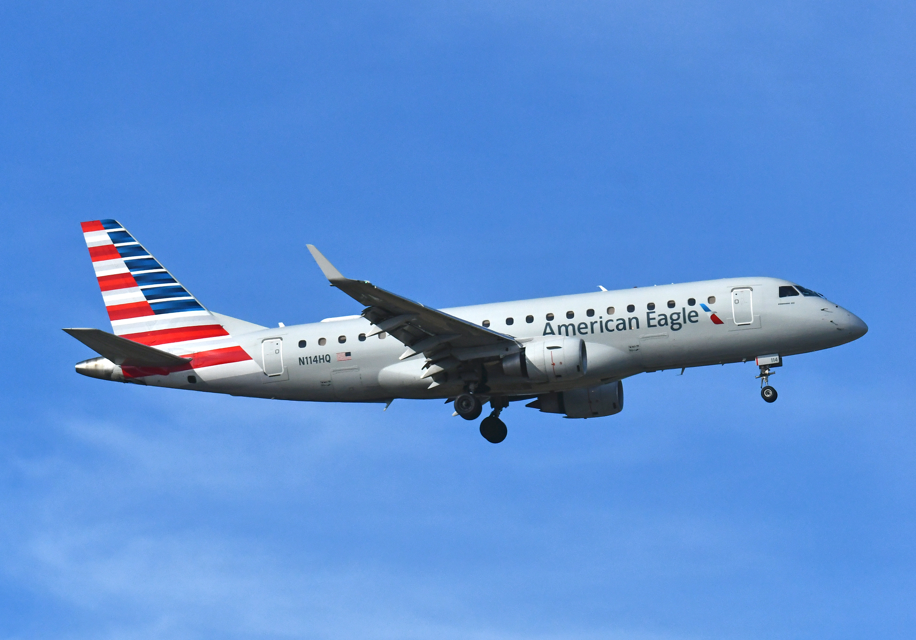 American Eagle Embraer E175 Landing JFK 13L