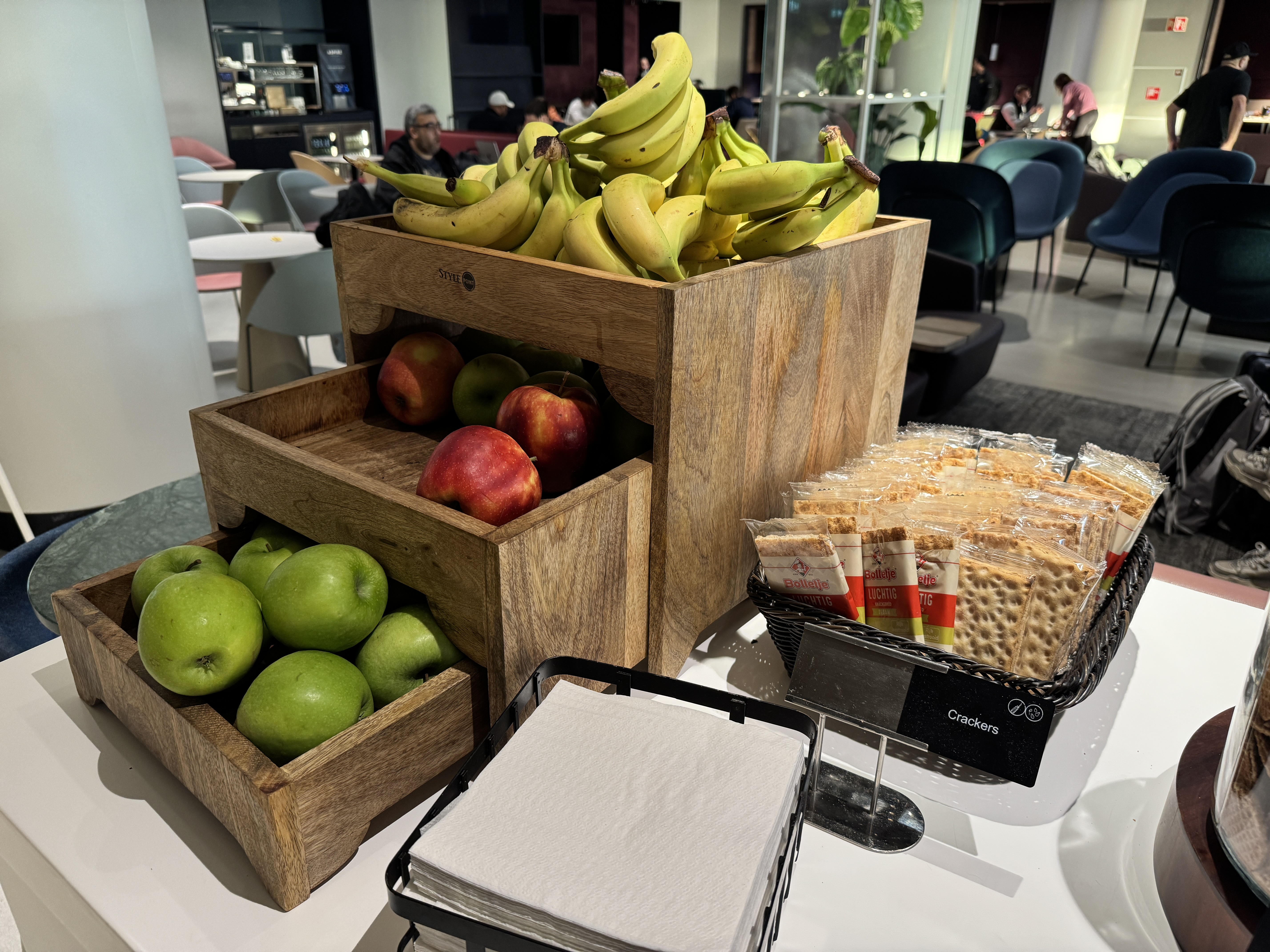 Aspire Lounge 26 AMS fresh fruit