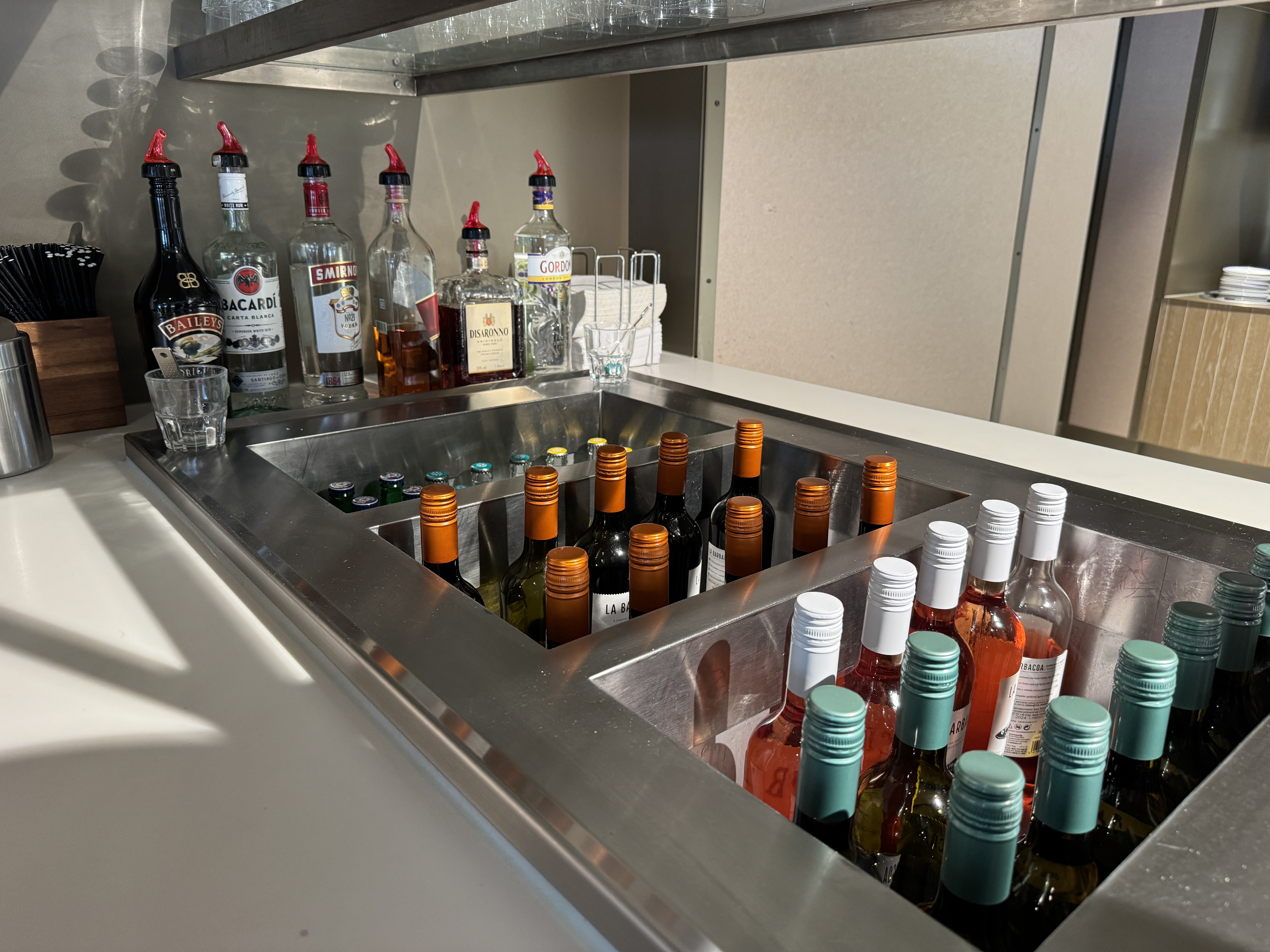 Aspire Lounge 26 AMS liquor