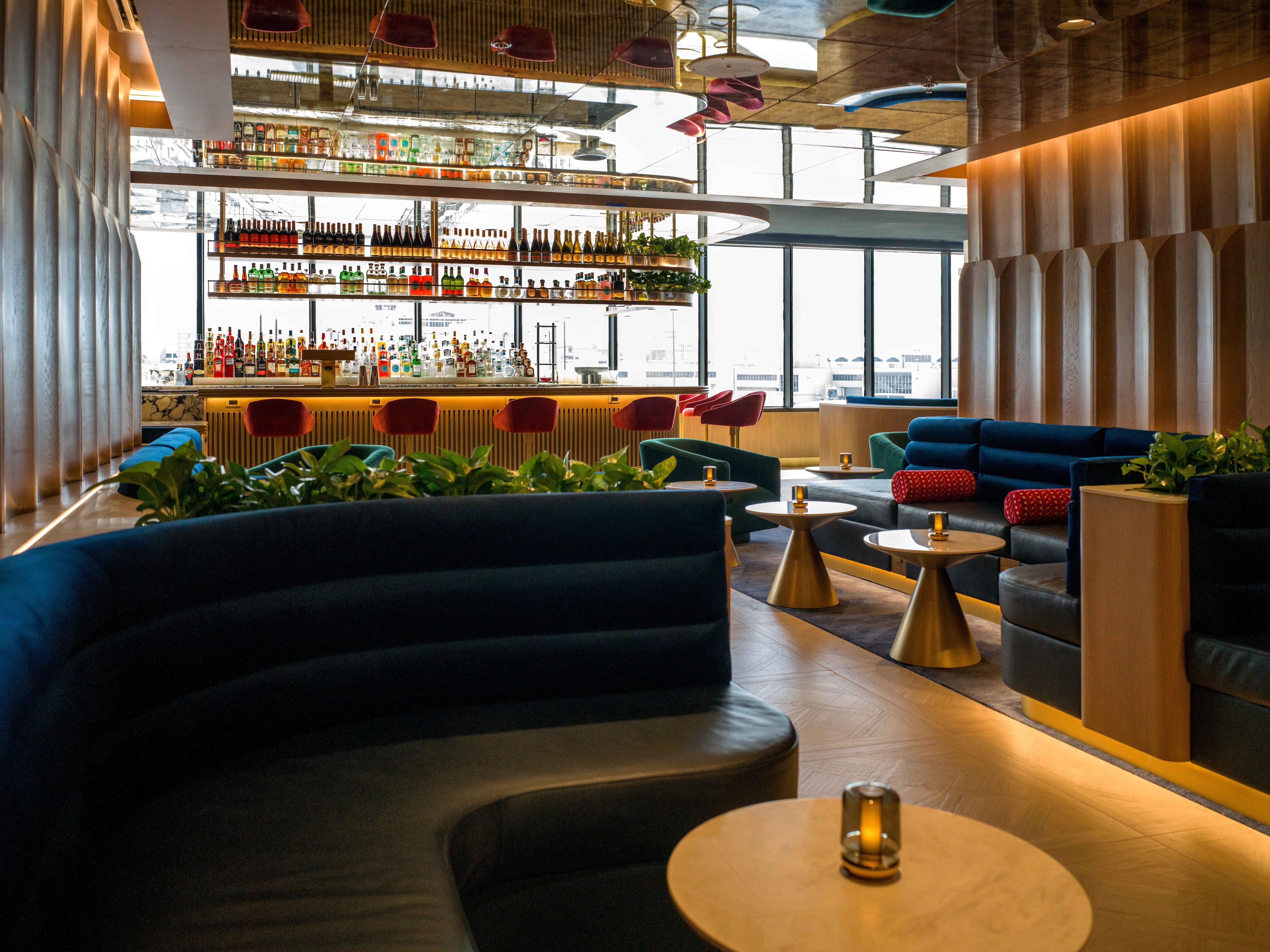 British Airways New Miami Lounge central bar and seating British Airways New Miami Lounge central bar and seating