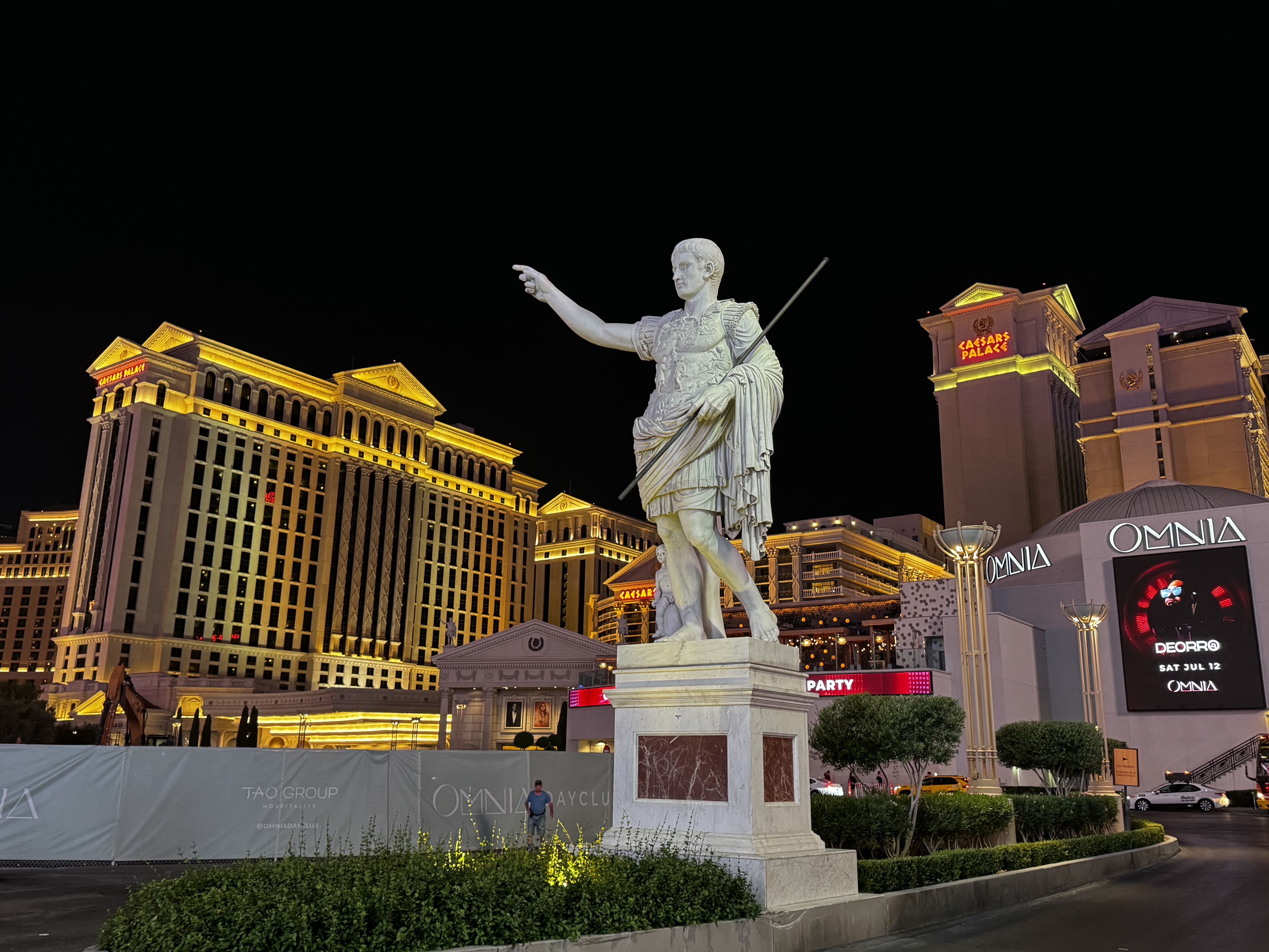 Caesars Palace statue entrance Las Vegas Caesars Palace statue entrance Las Vegas