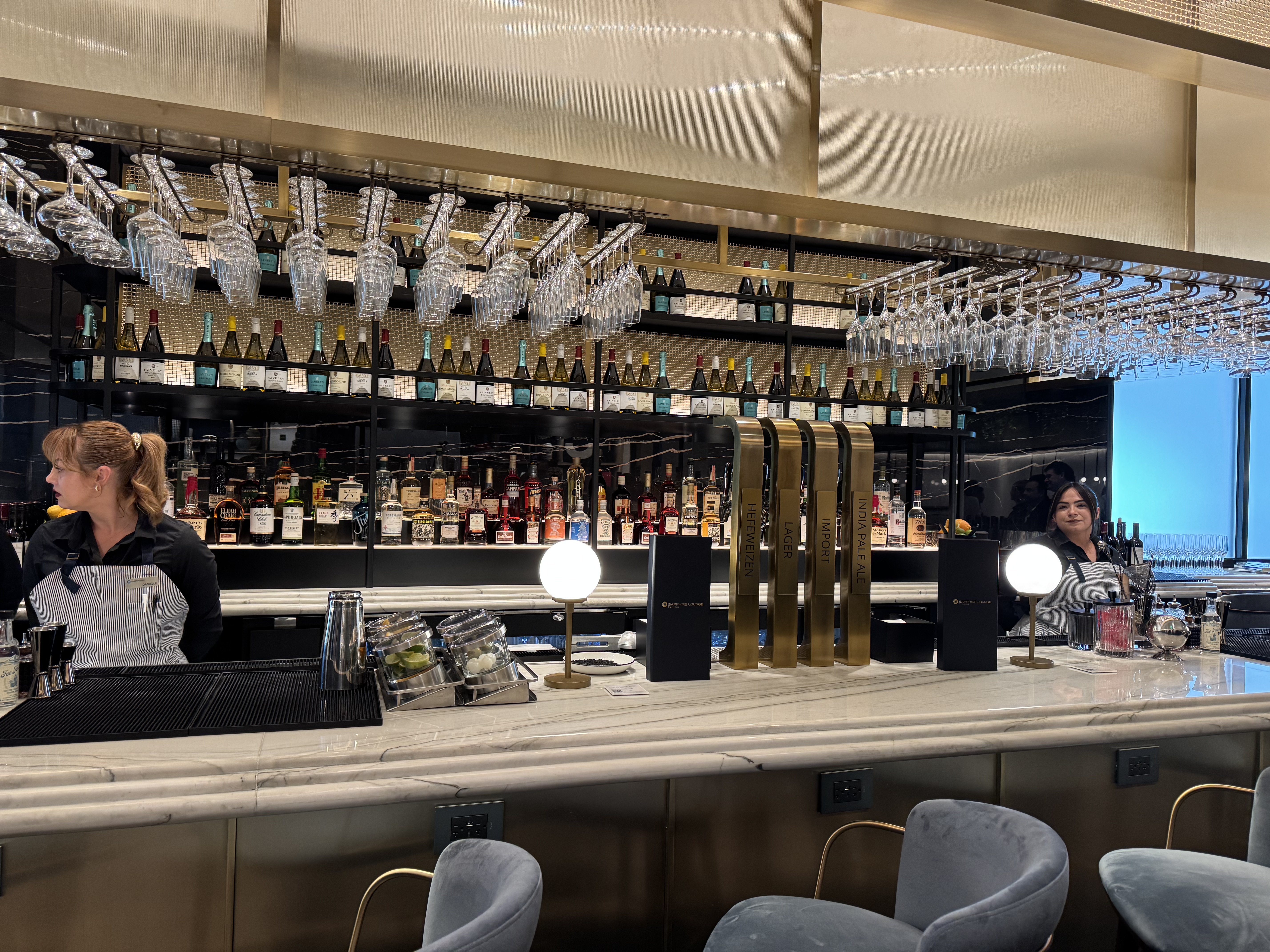 Chase Sapphire Lounge LAS Main Bar