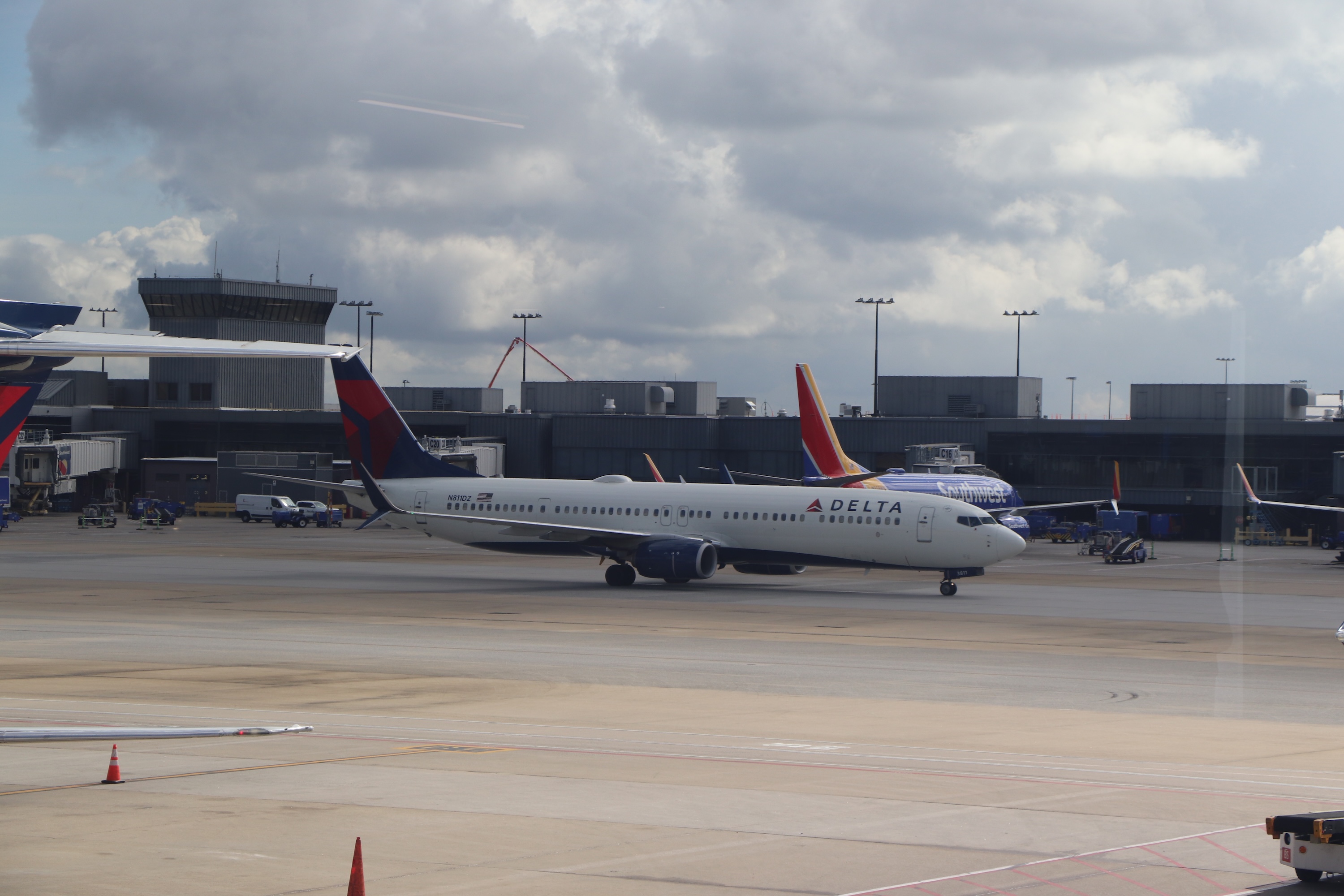 Delta B737 9 taxiing between terminals ATL Delta B737 9 taxiing between terminals ATL