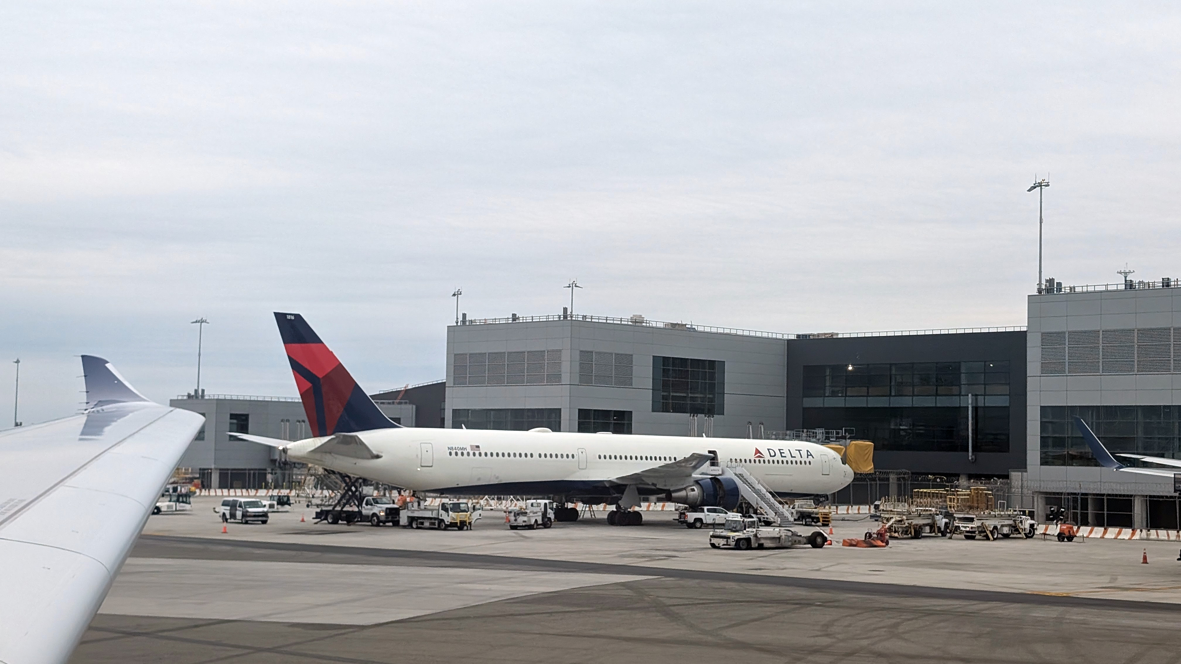 Delta B767 400 JFK new terminal 2 Delta B767 400 JFK new terminal 2