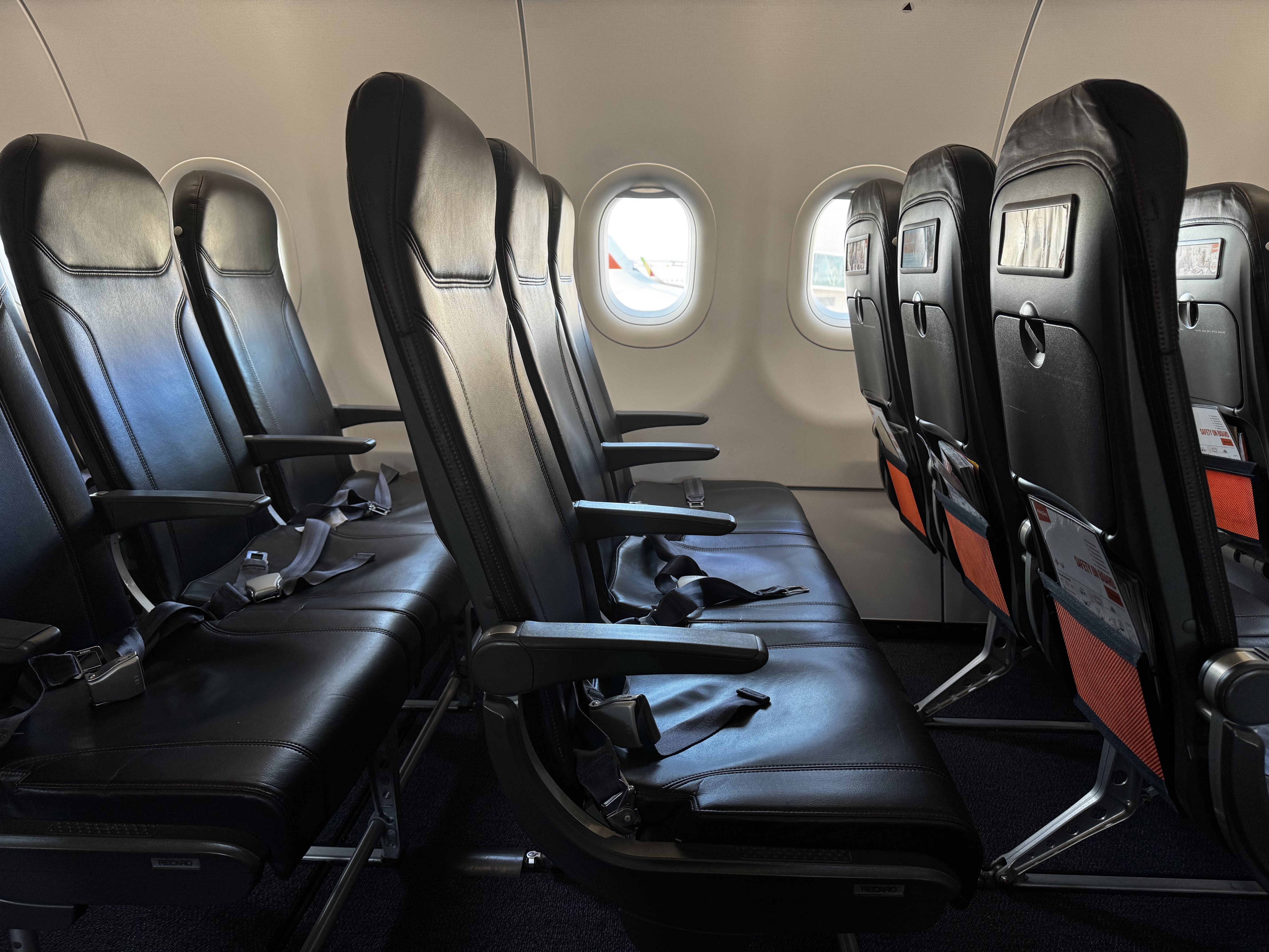 EasyJet A320 seat pitch