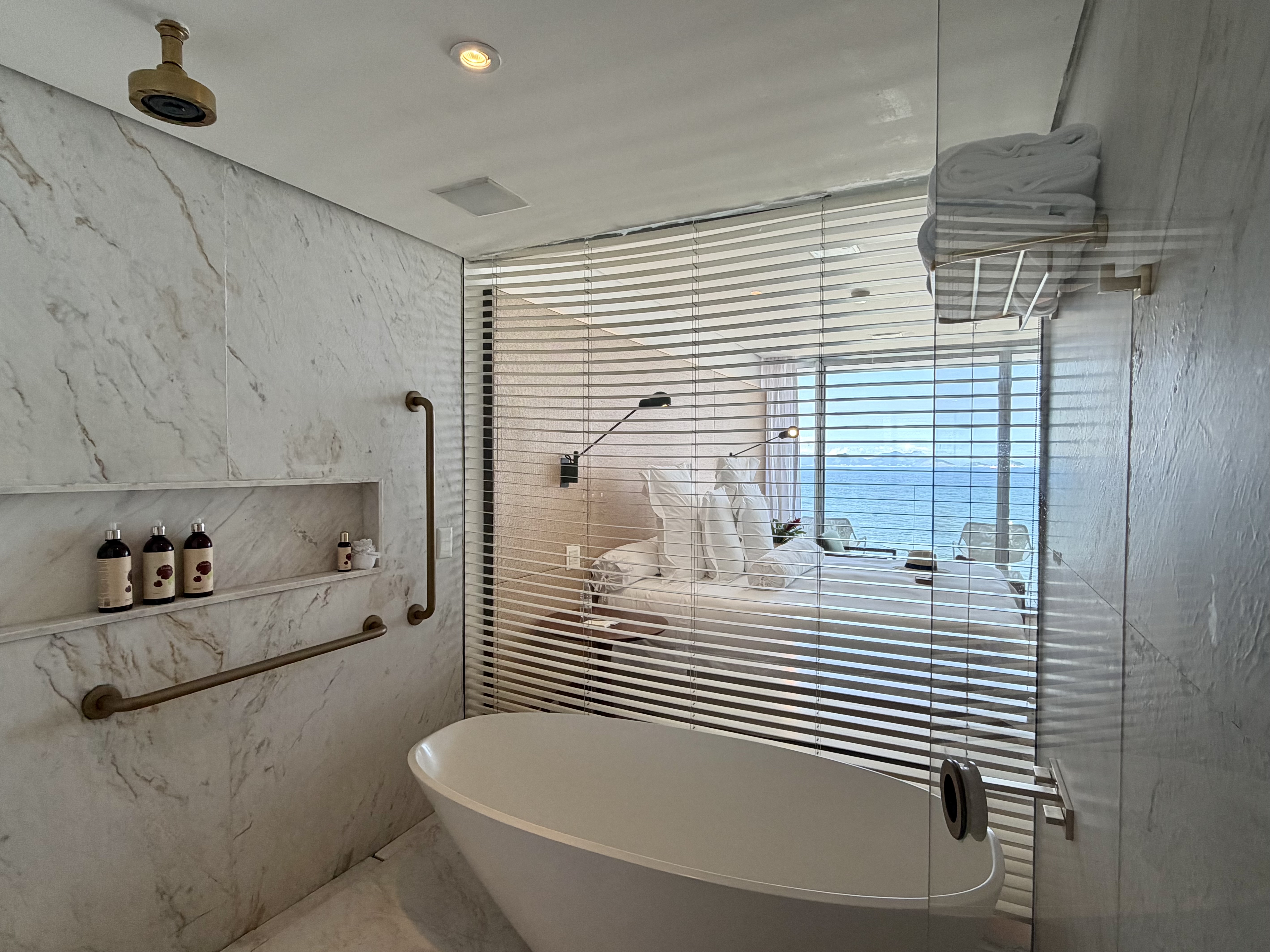 Emiliano Rio Ocean Deluxe bathroom