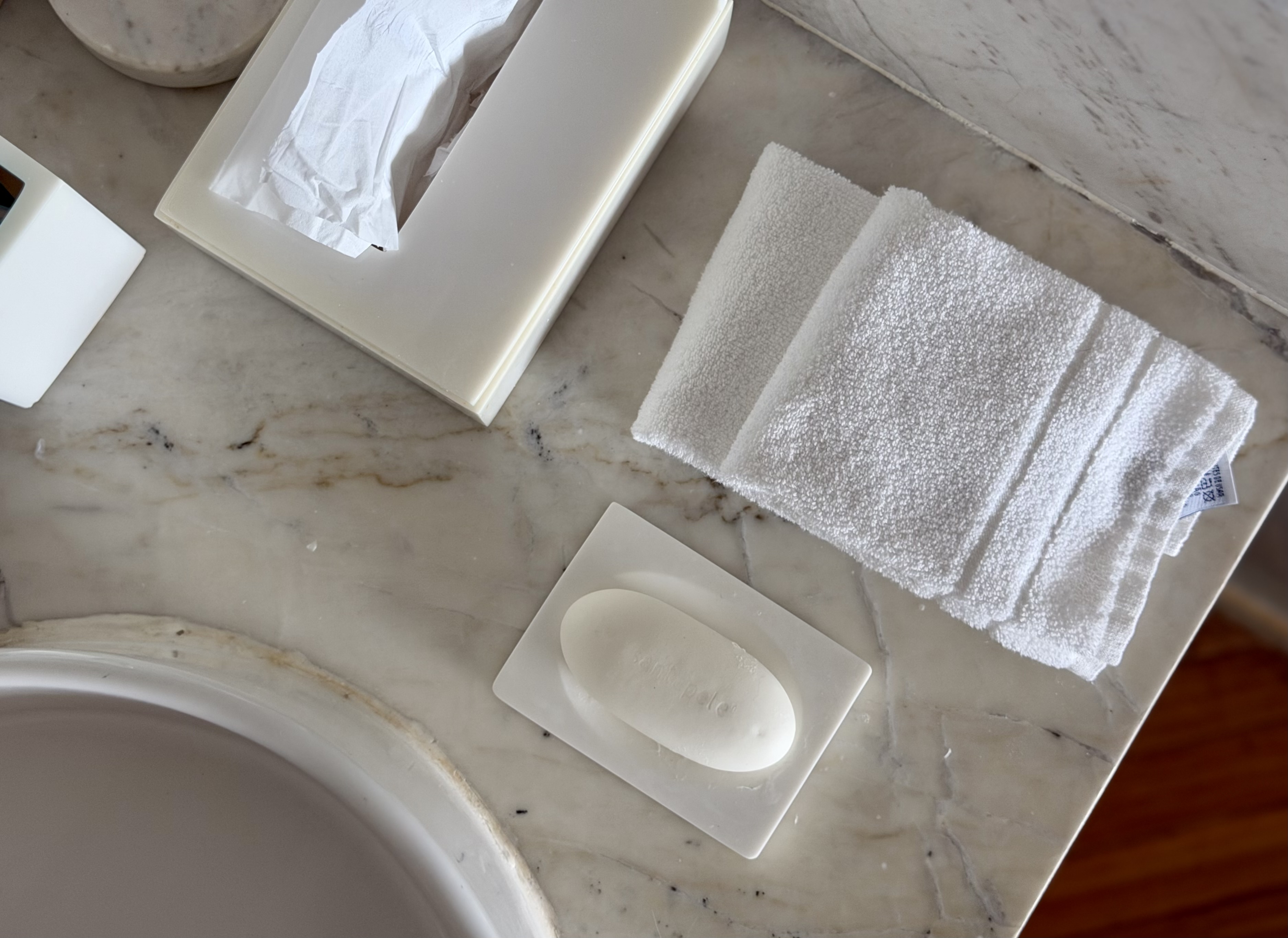 Emiliano Rio Ocean Deluxe sink amenities