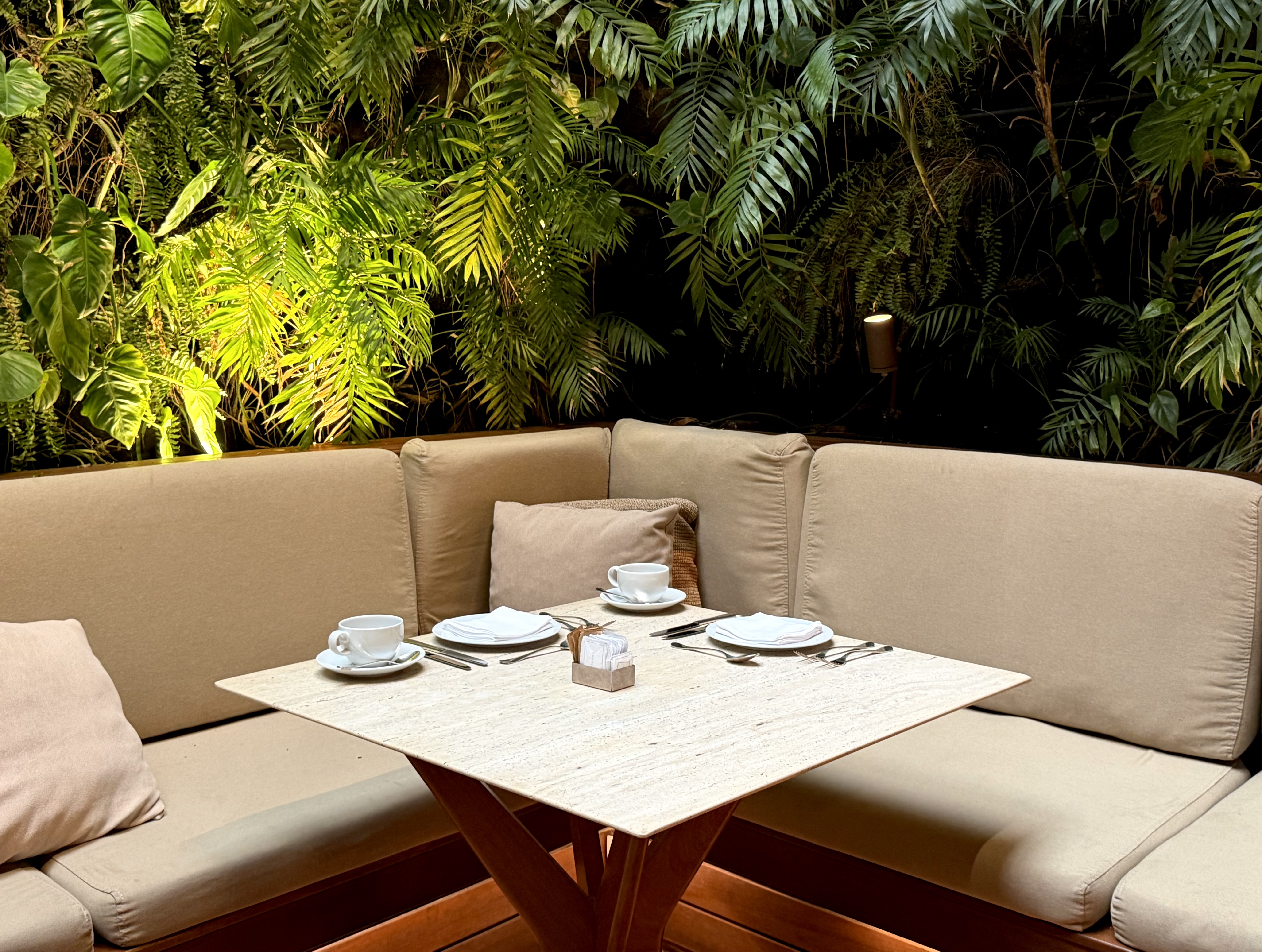 Emiliano Rio breakfast table