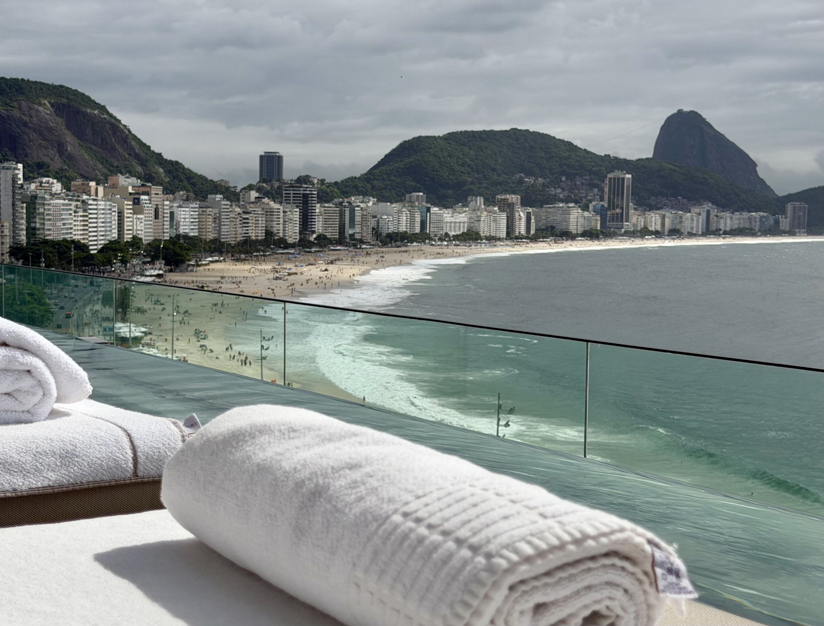 Emiliano Rio front row poolside