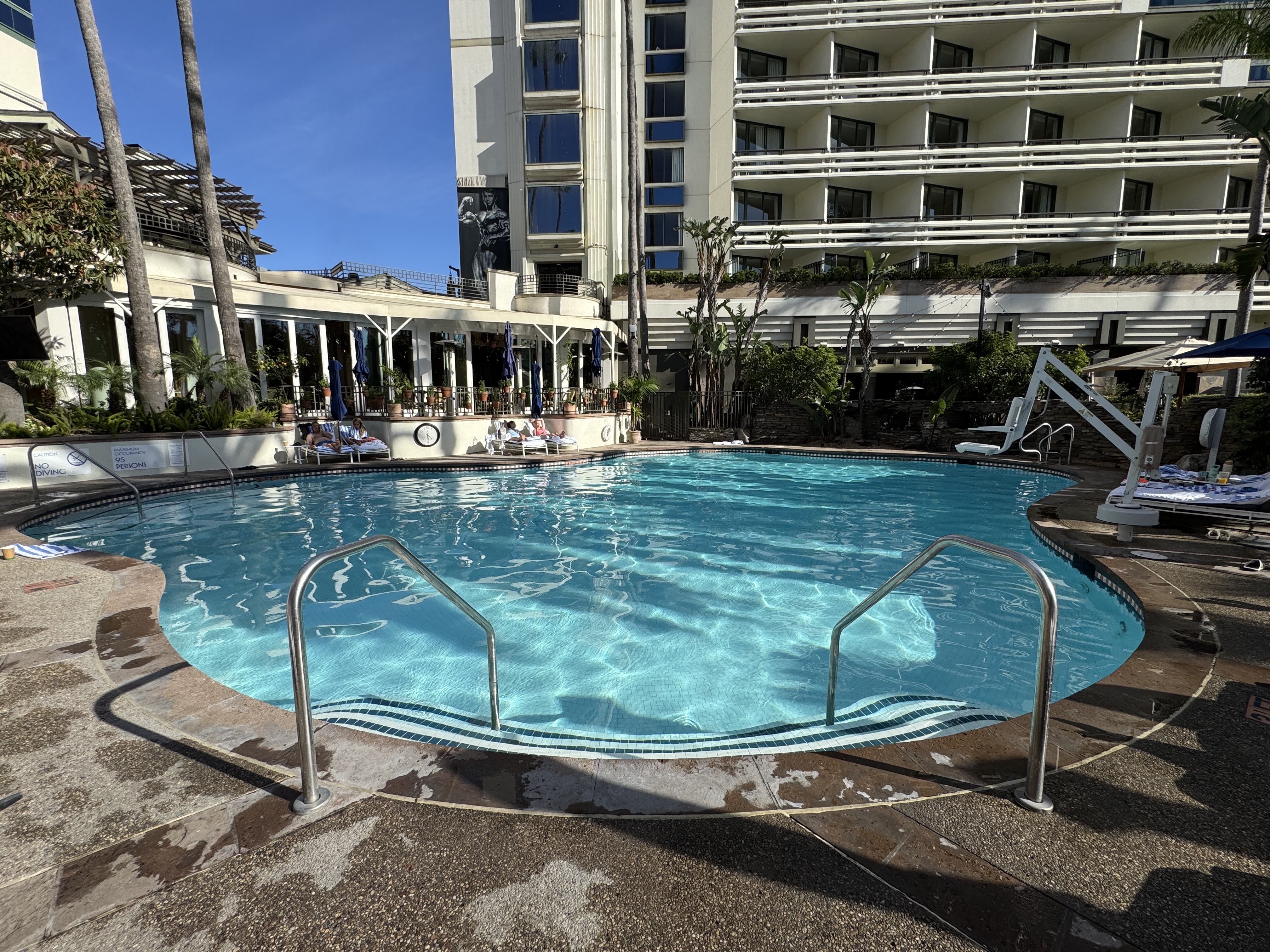 Fairmont Miramar pool