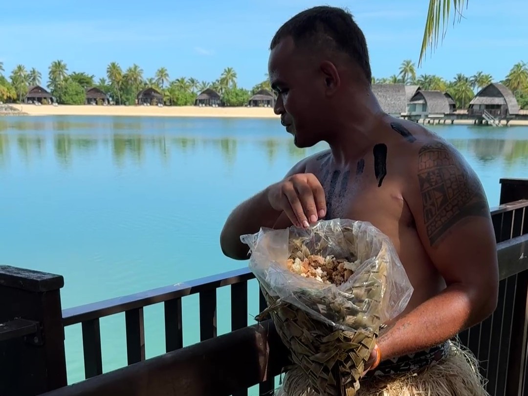 Fiji Marriott Resort Momi Bay fish feeding
