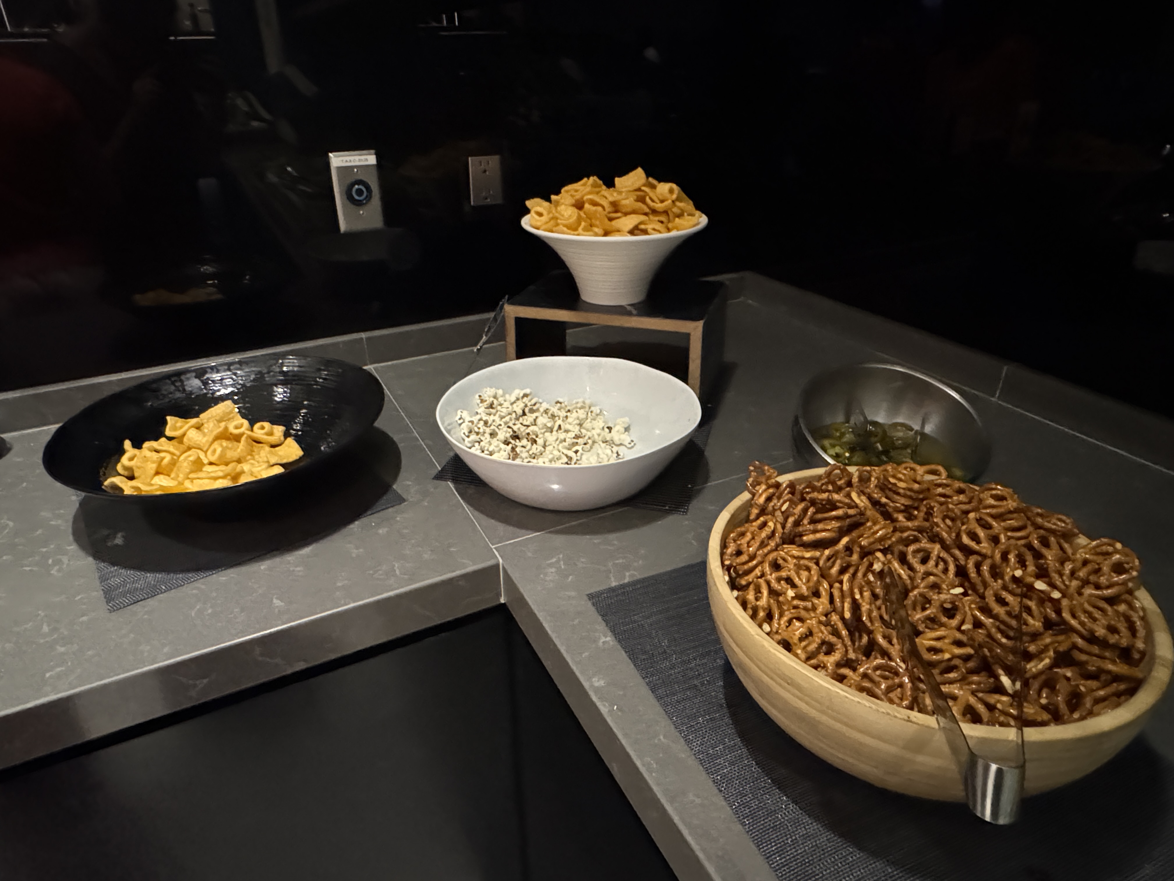 Grand Lounge Elite MEX snacks