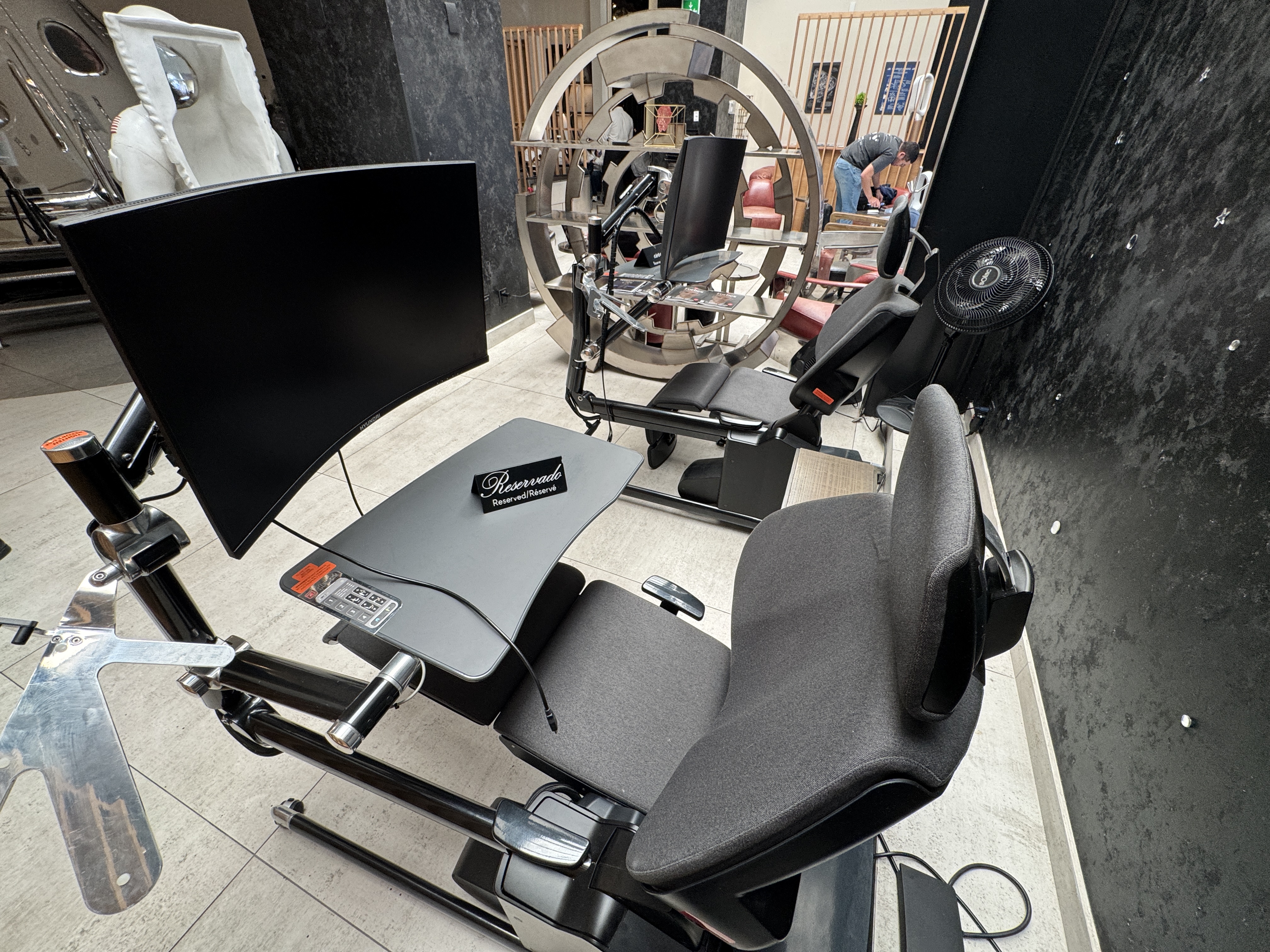 Grand Lounge Elite MEX workstations