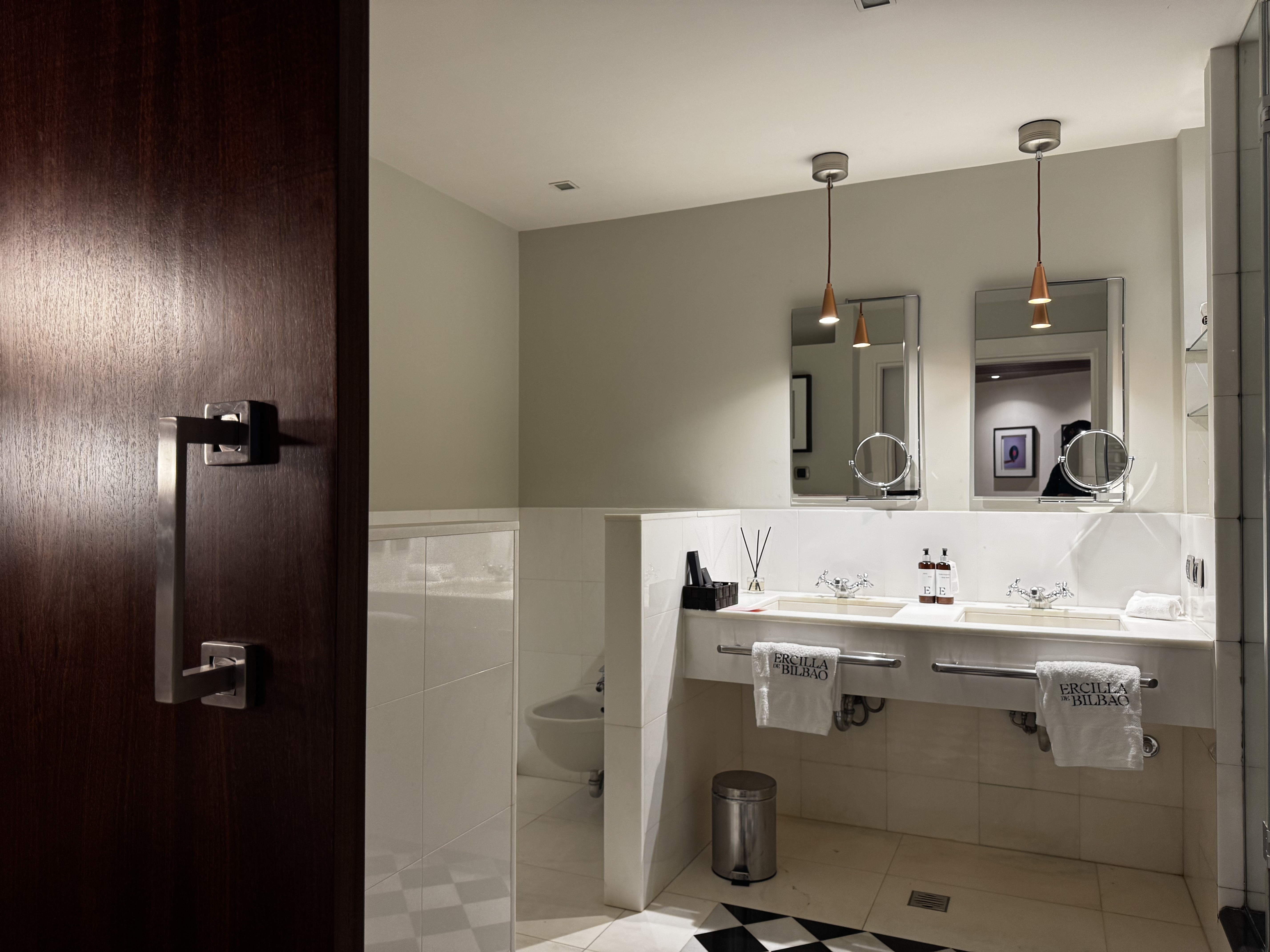 Hotel Ercilla de Bilbao Marriott Autograph Bathroom