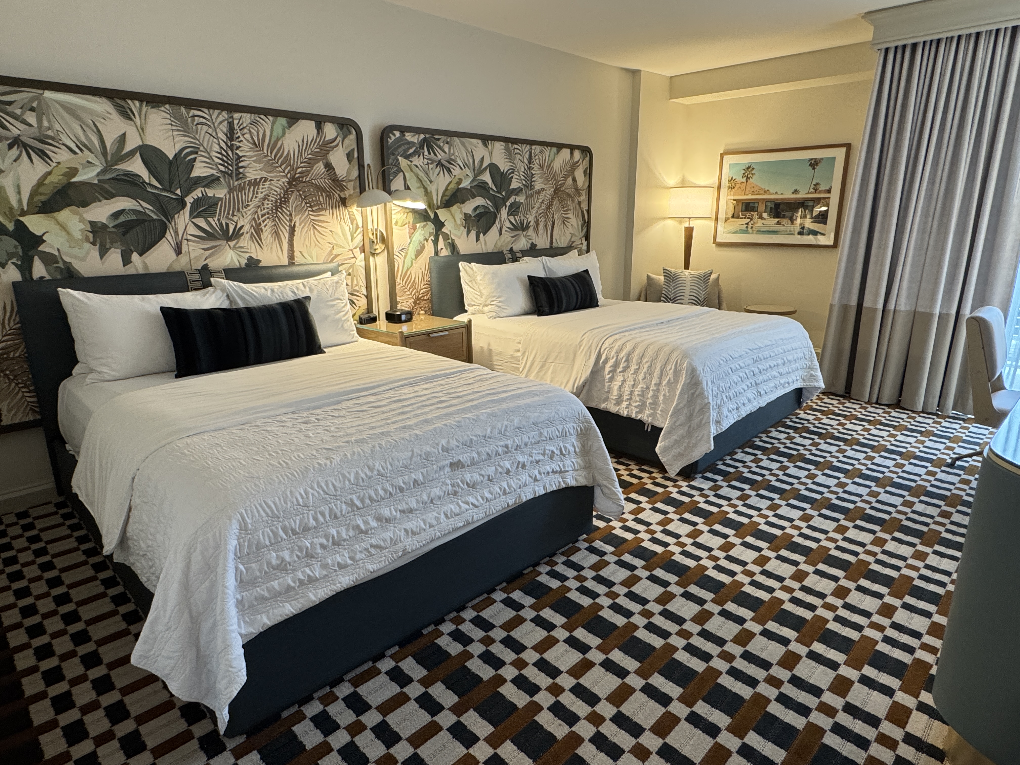Hyatt Centric Delfina Santa Monica 2 queens Hyatt Centric Delfina Santa Monica 2 queens