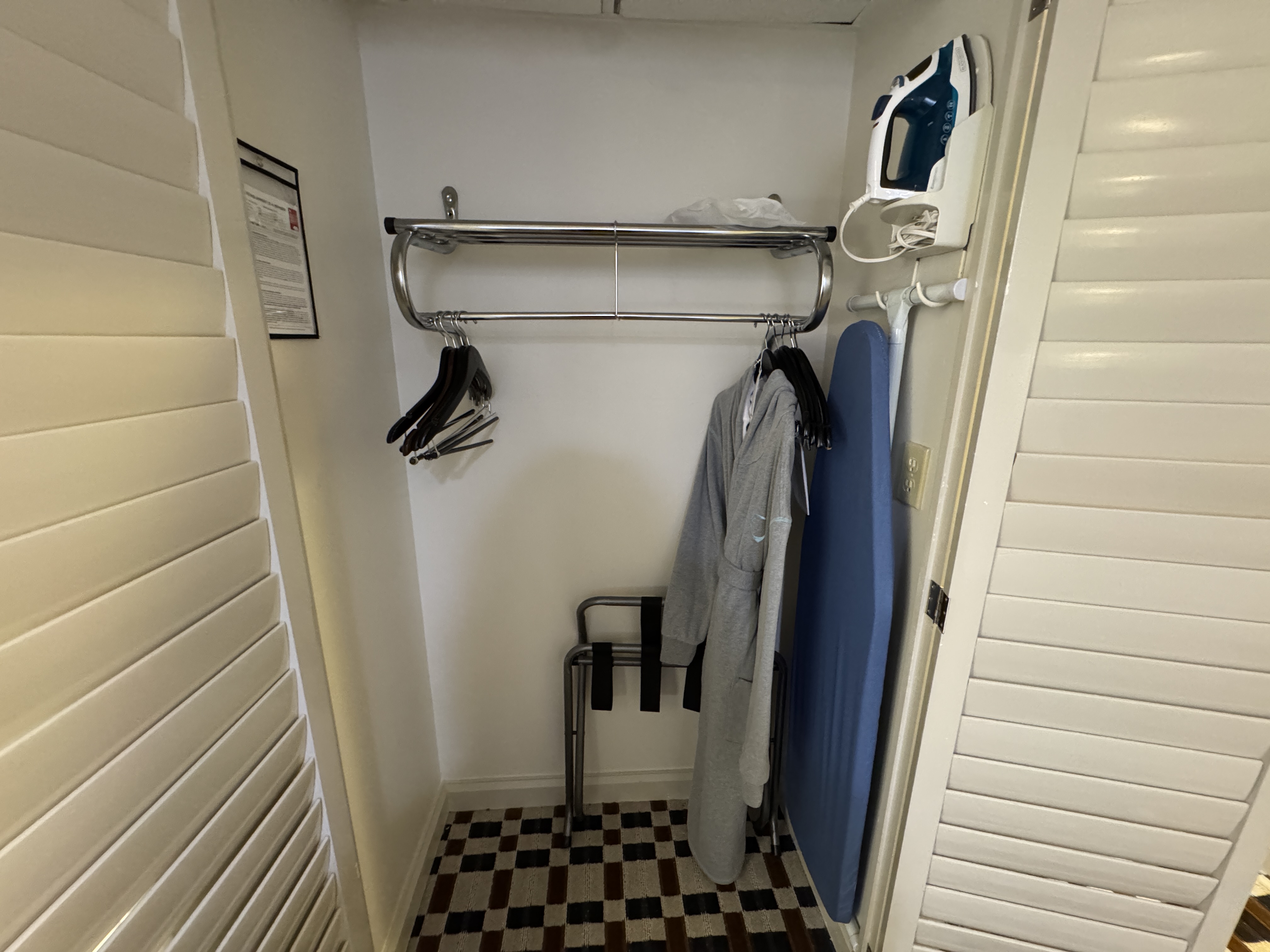 Hyatt Centric Delfina Santa Monica closet