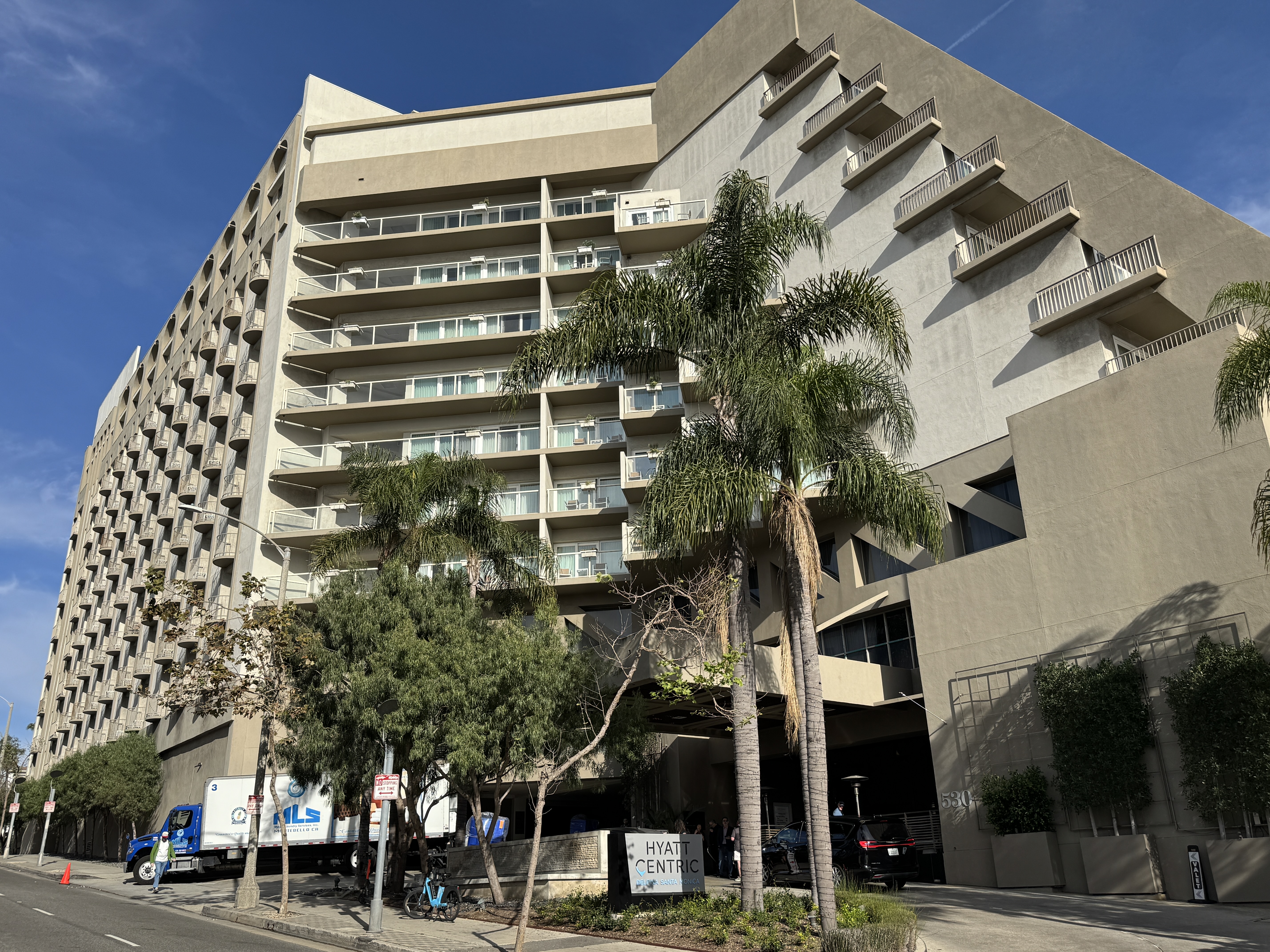 Hyatt Centric Delfina Santa Monica exterior) Hyatt Centric Delfina Santa Monica exterior)
