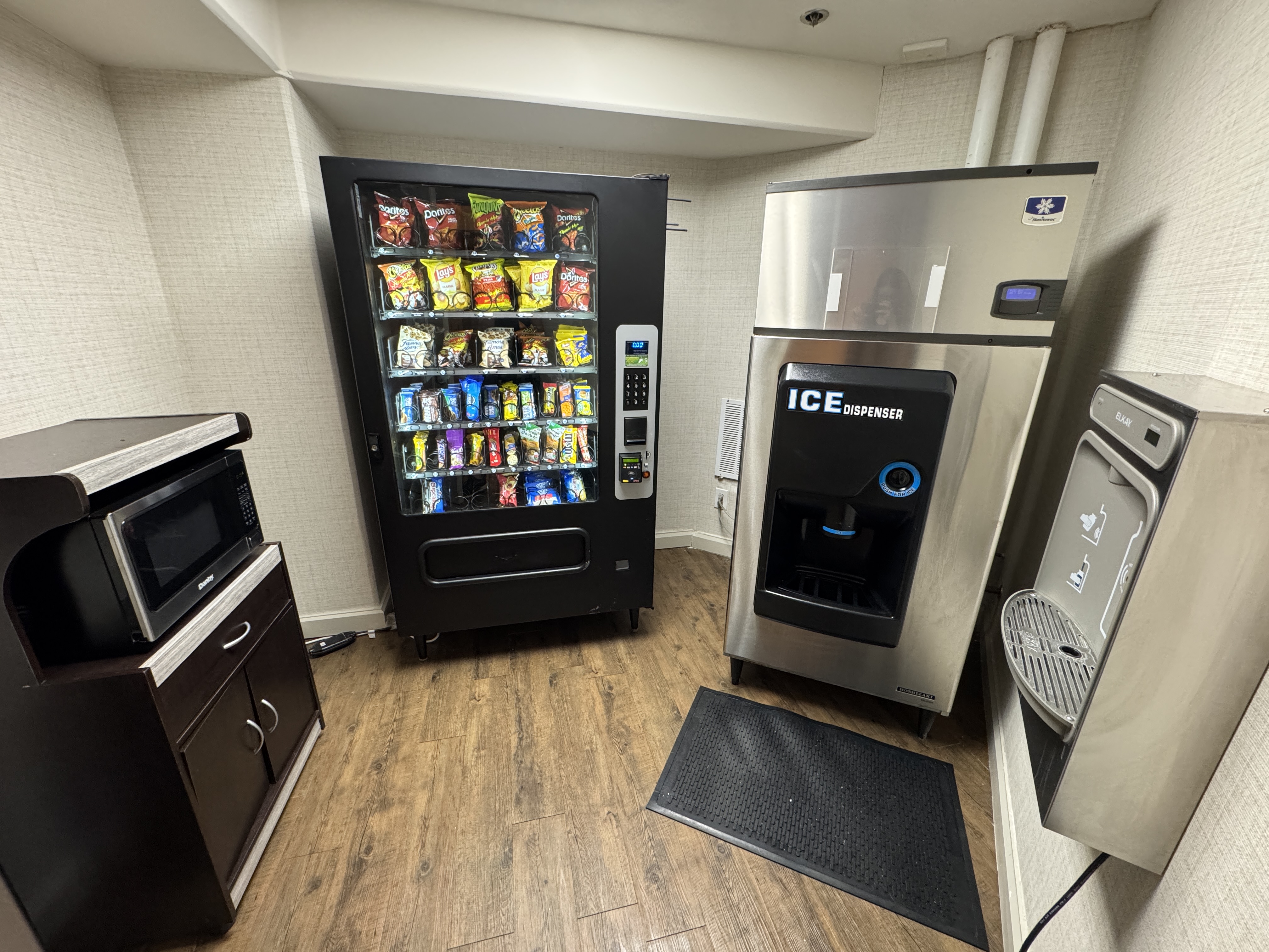 Hyatt Centric Delfina Santa Monica vending ice Hyatt Centric Delfina Santa Monica vending ice