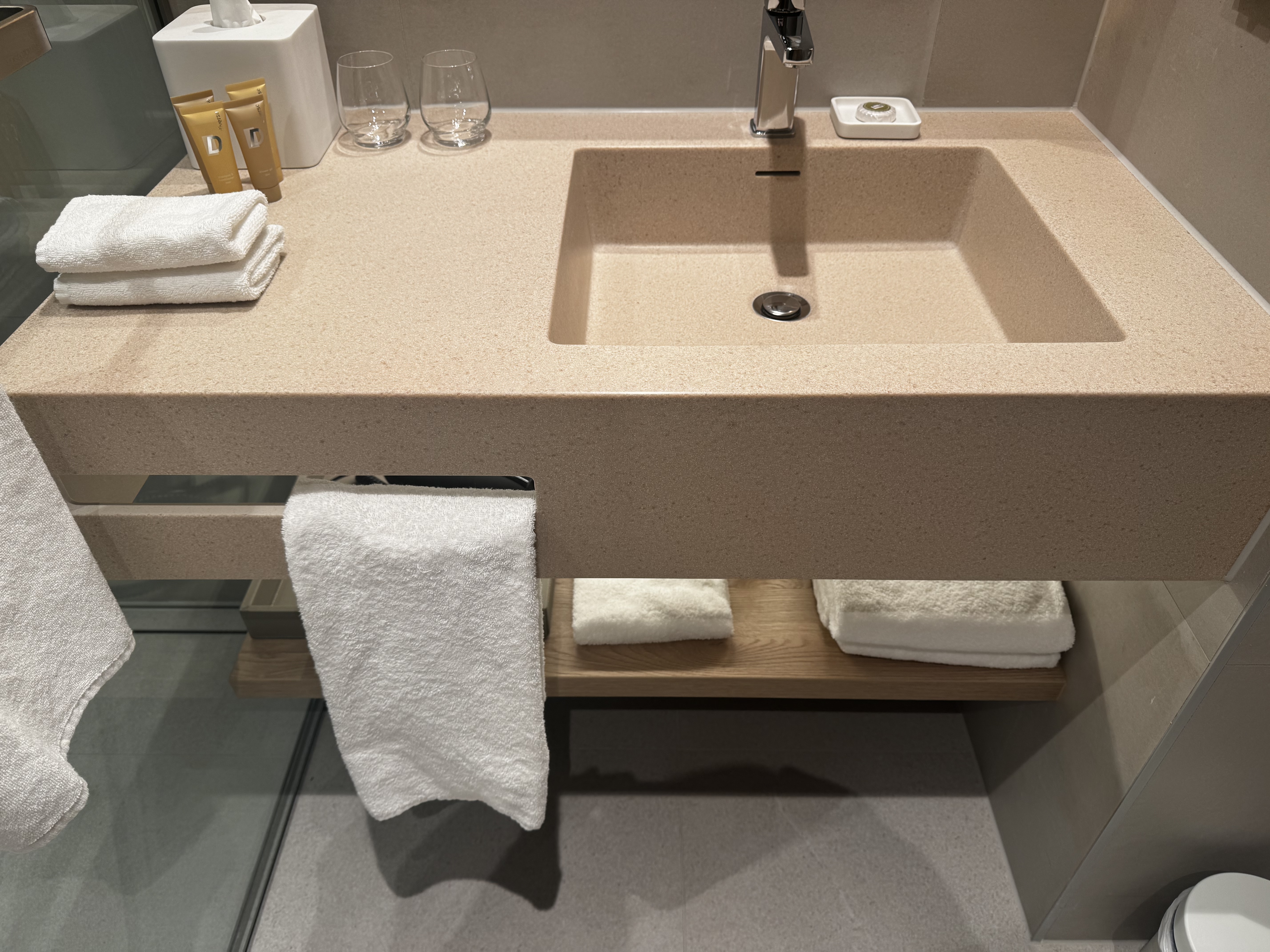 Hyatt Place Tallinn 1 King Deluxe High Floor sink