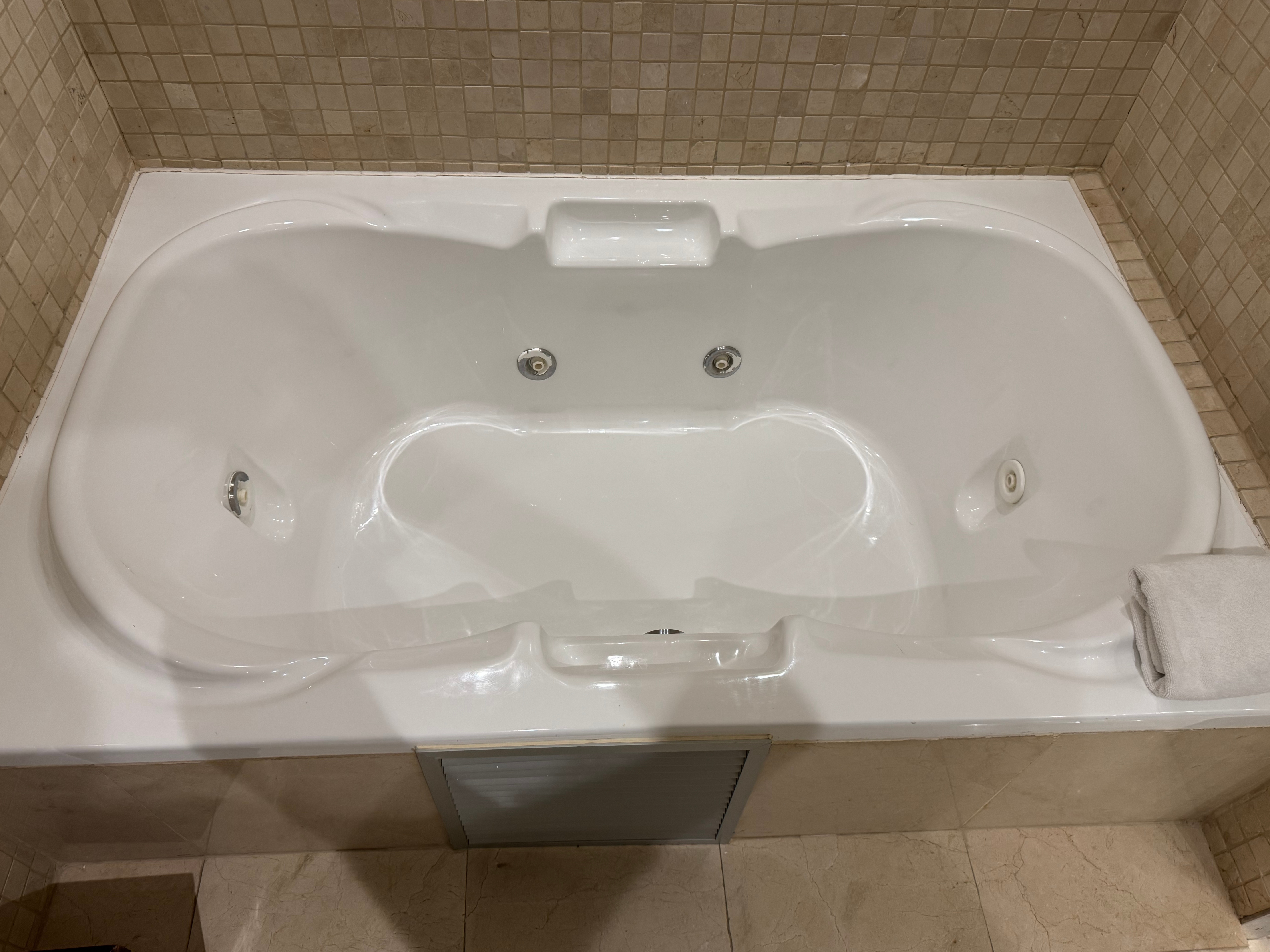 Hyatt Regency Barcelona Tower tub