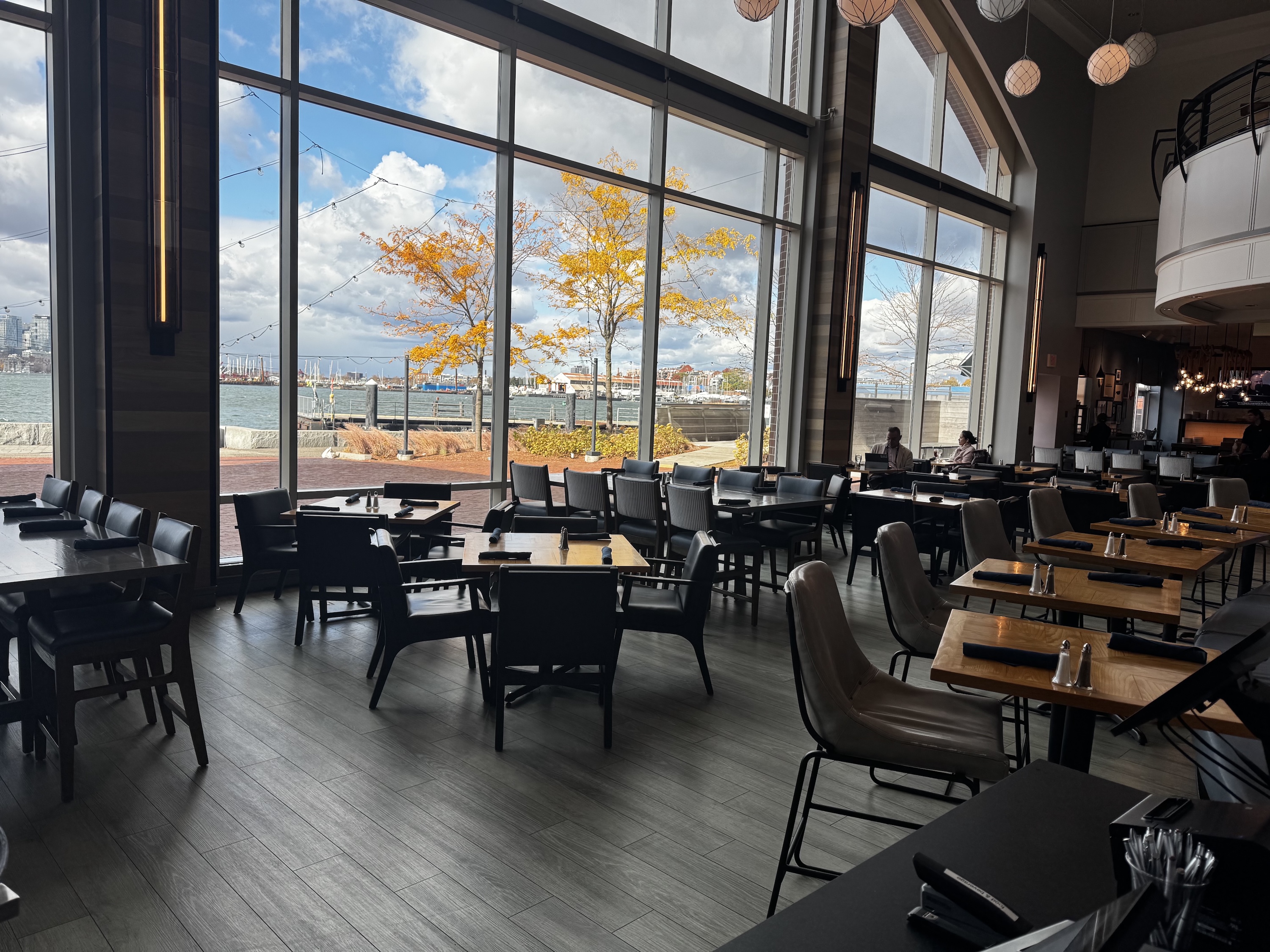 Hyatt Regency Boston Harbor restaurant seating
