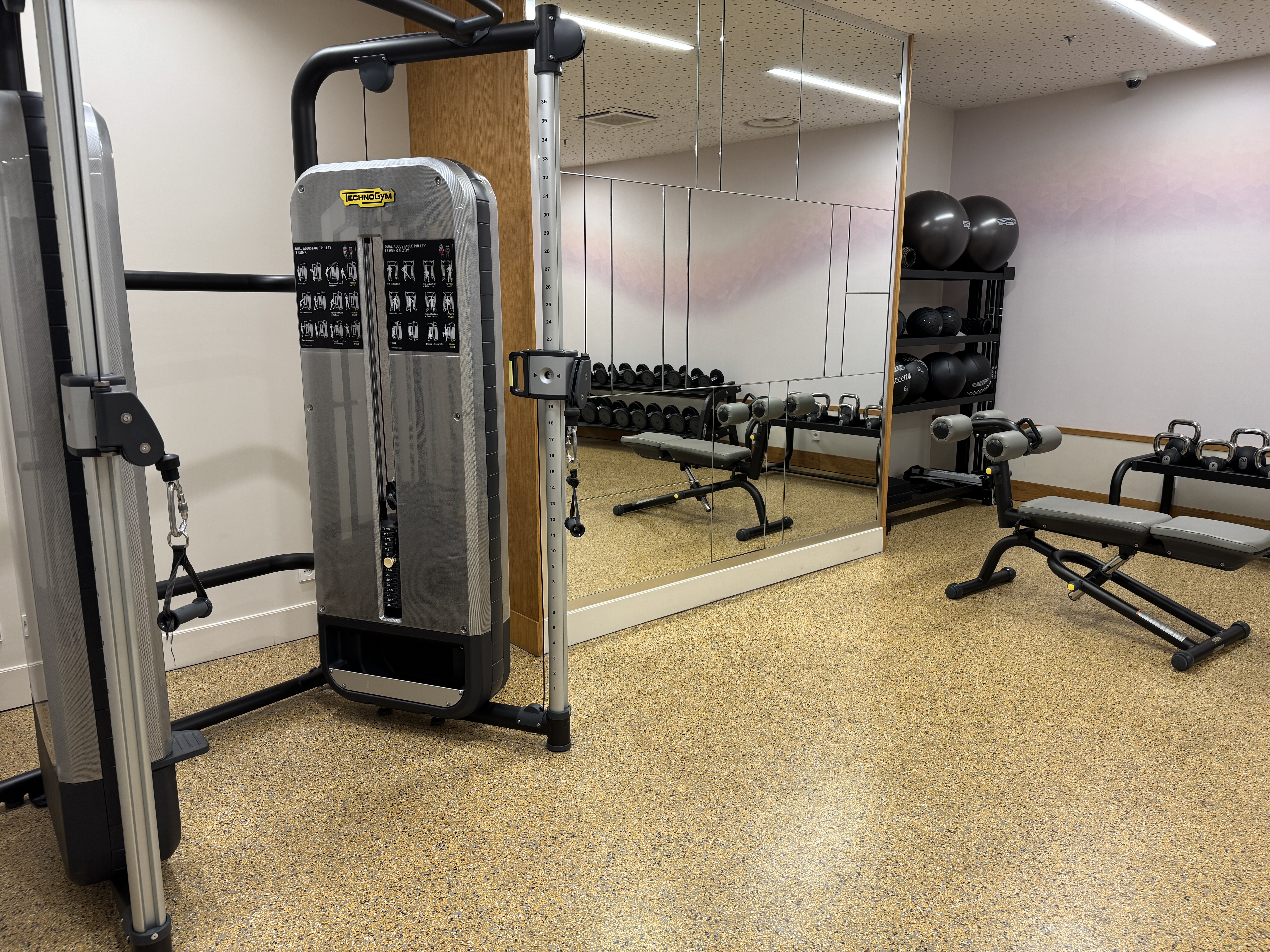 Hyatt Regency Paris Etoile gym weights