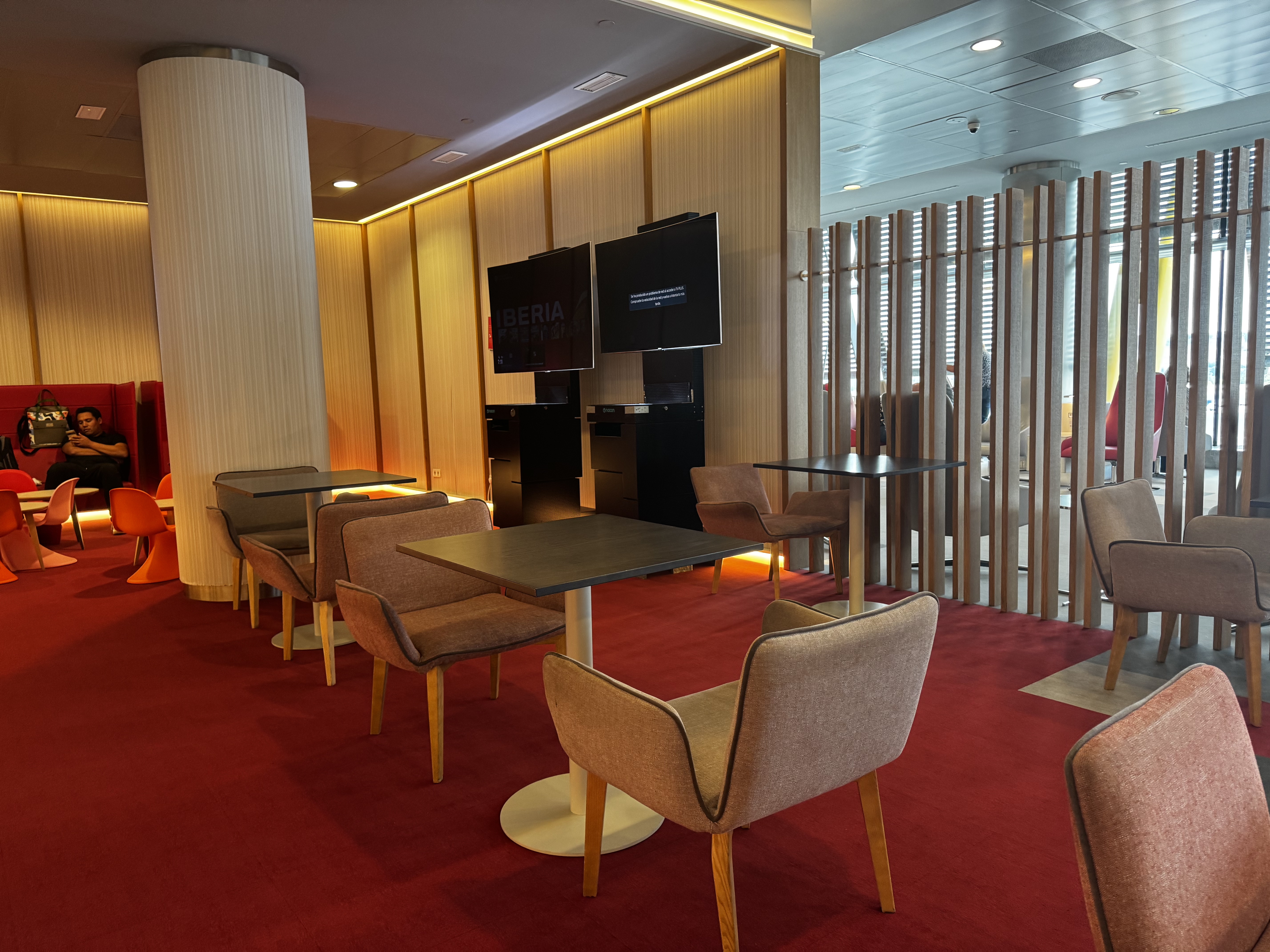 Iberia Velazquez Lounge Madrid MAD TV room