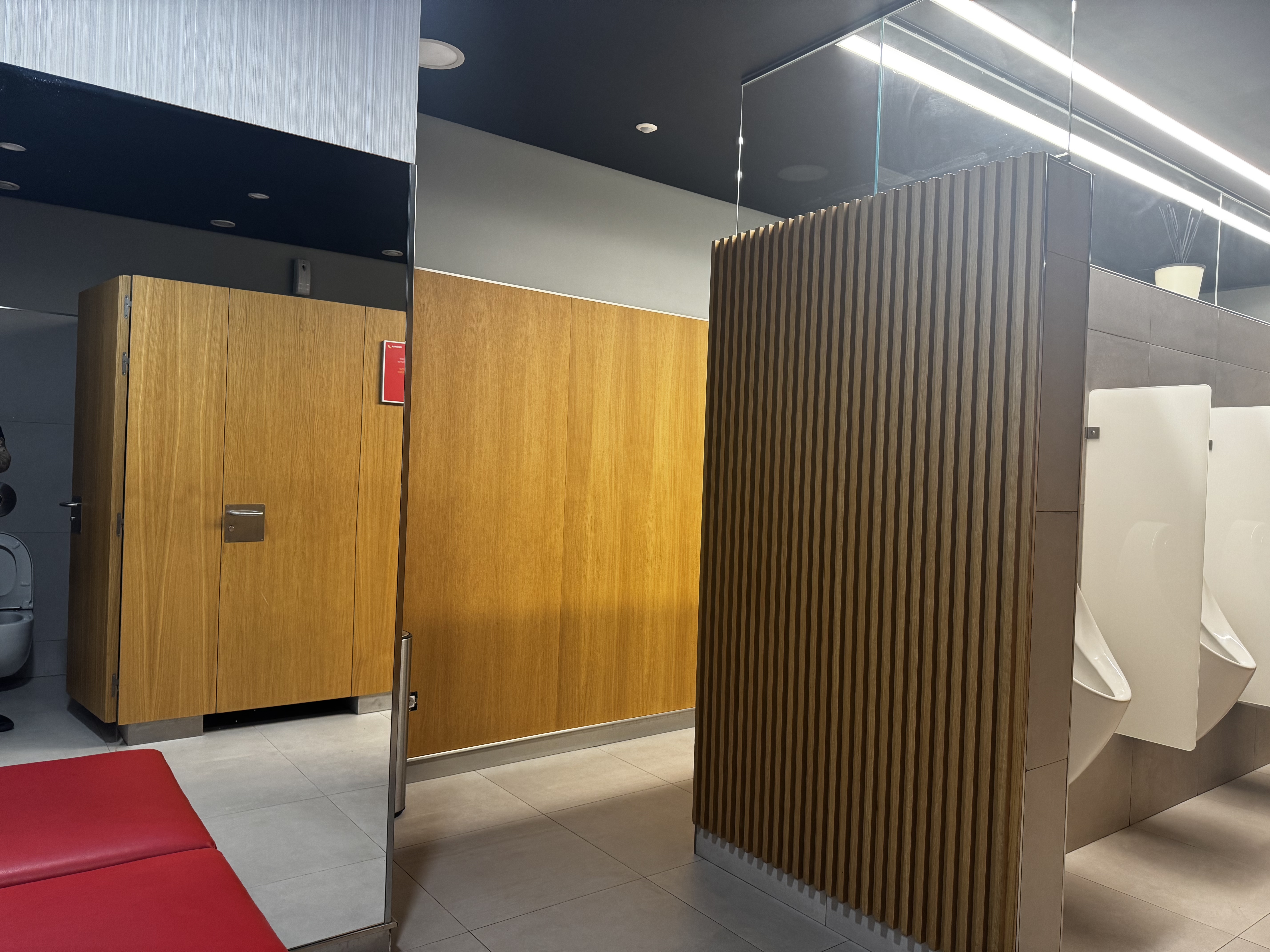 Iberia Velazquez Lounge Madrid MAD bathroom Iberia Velazquez Lounge Madrid MAD bathroom