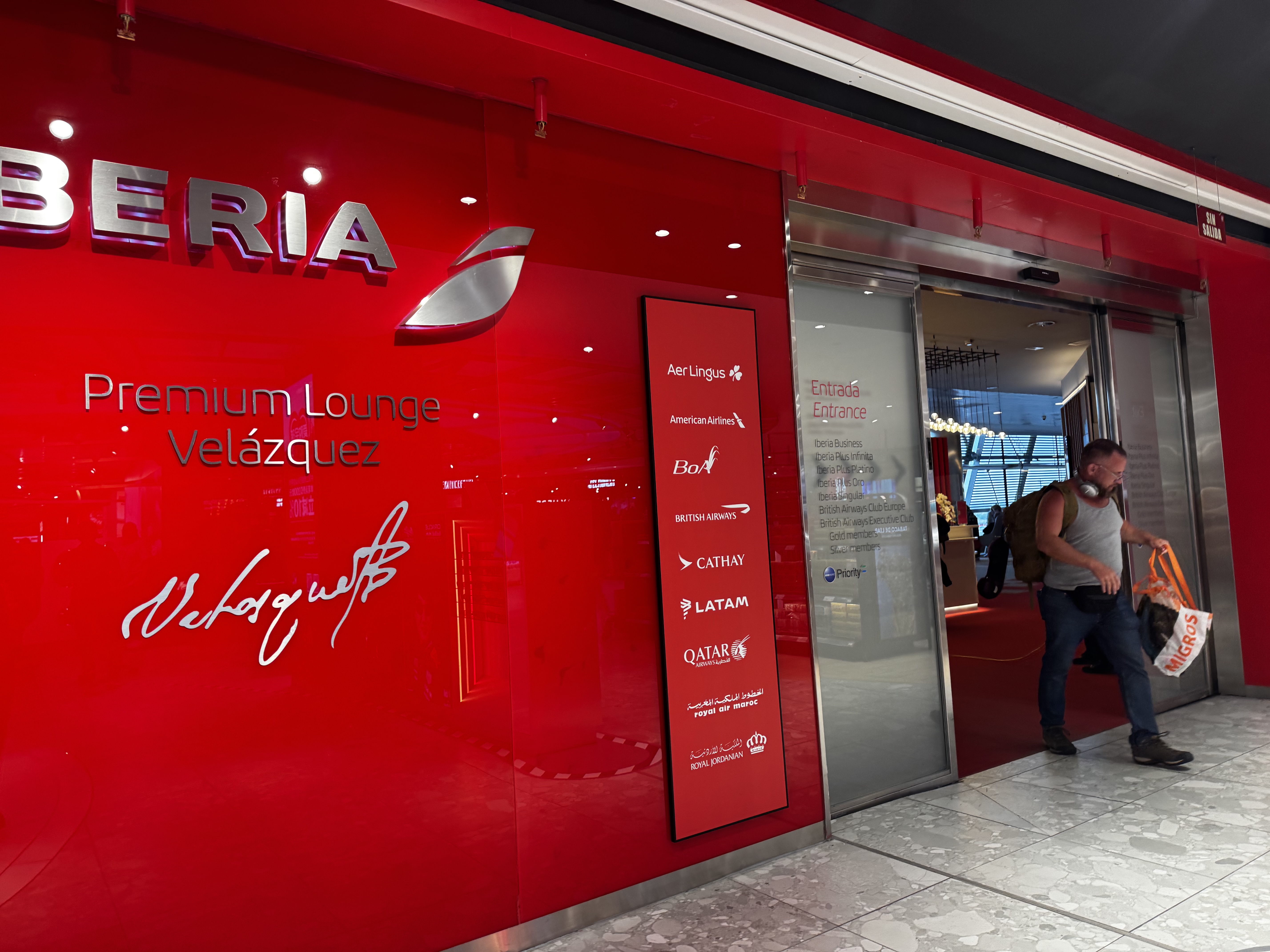 Iberia Velazquez Lounge Madrid MAD door