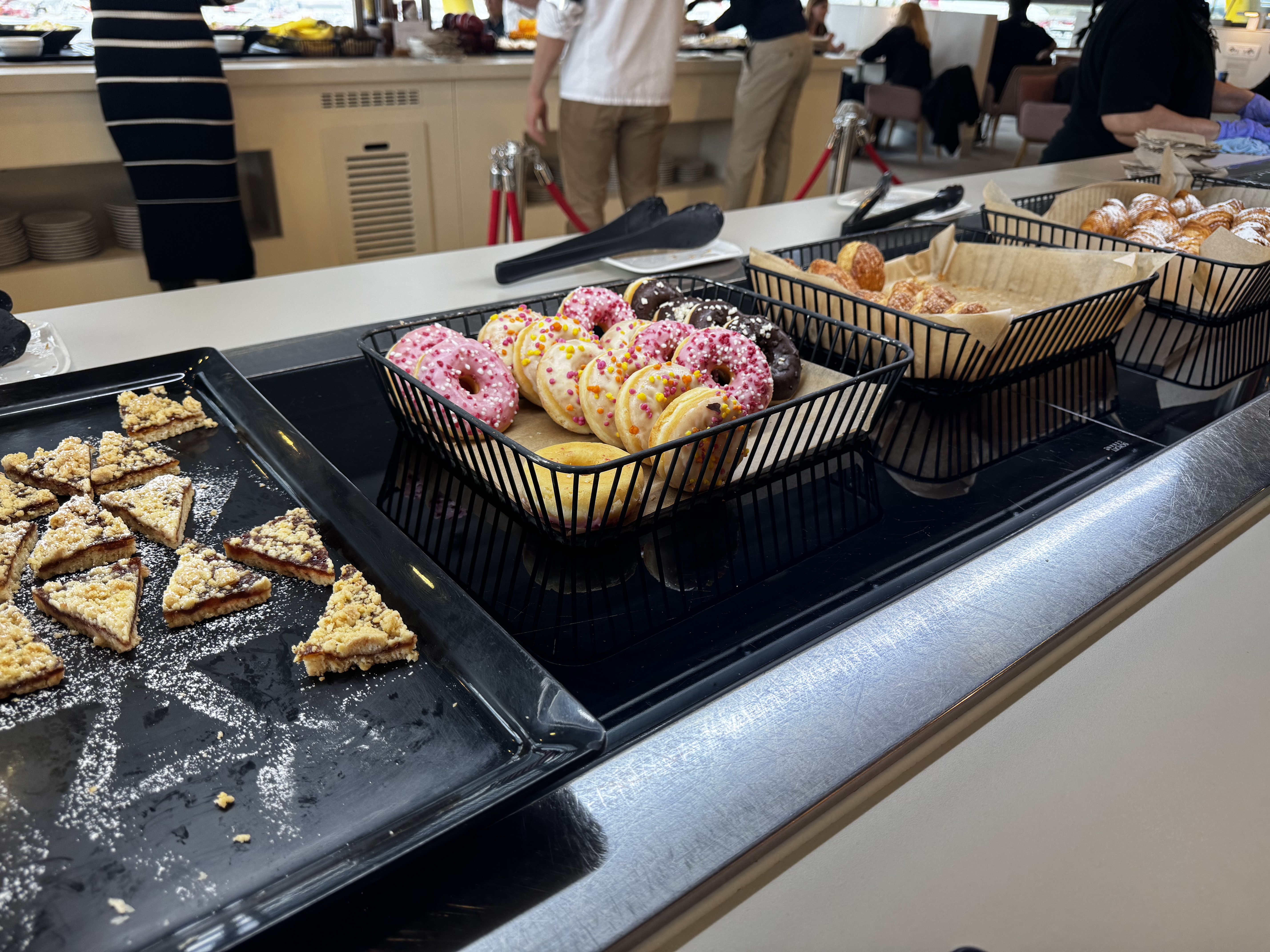 Iberia Velazquez Lounge Madrid MAD pastries