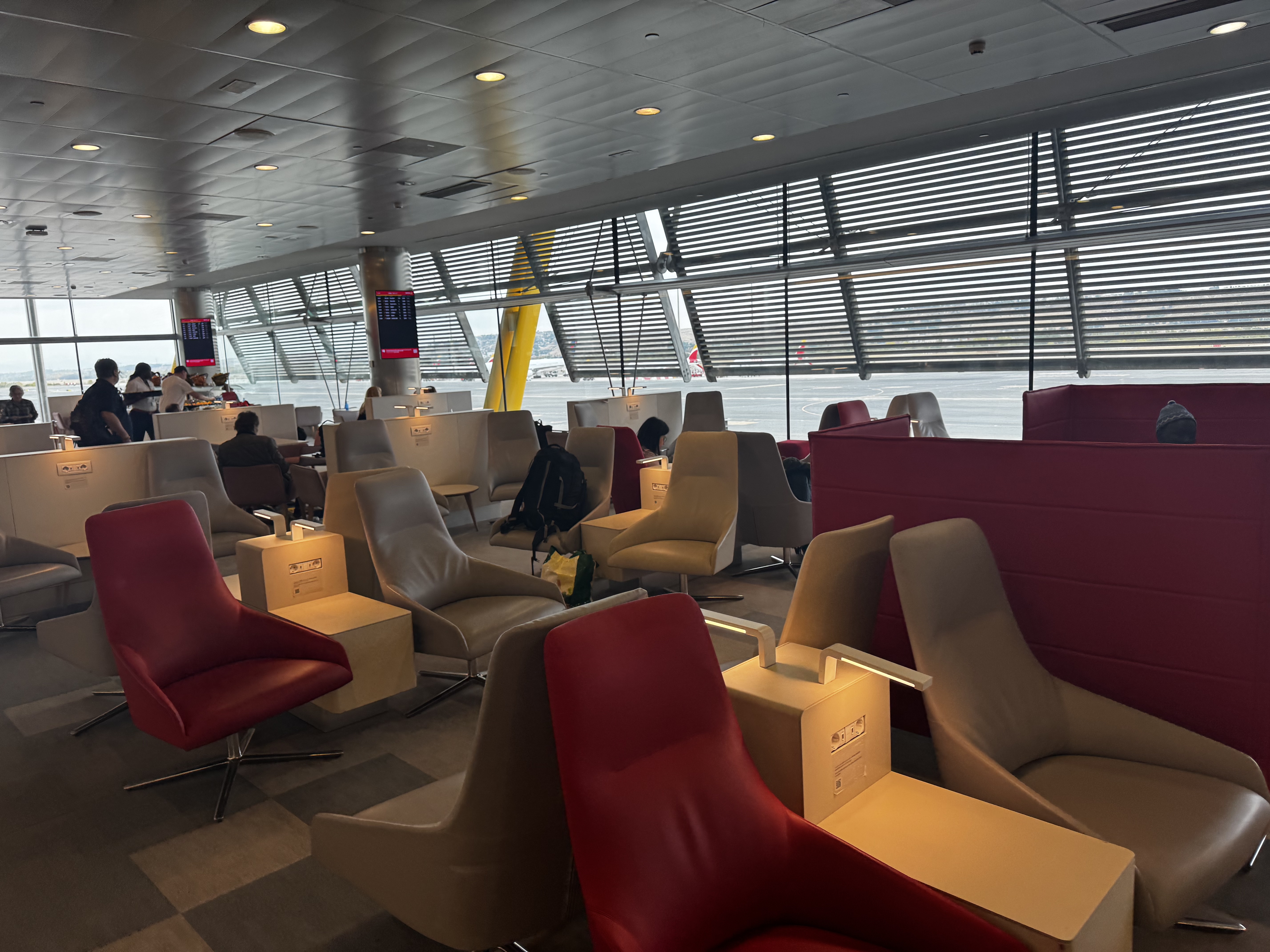 Iberia Velazquez Lounge Madrid MAD seating block