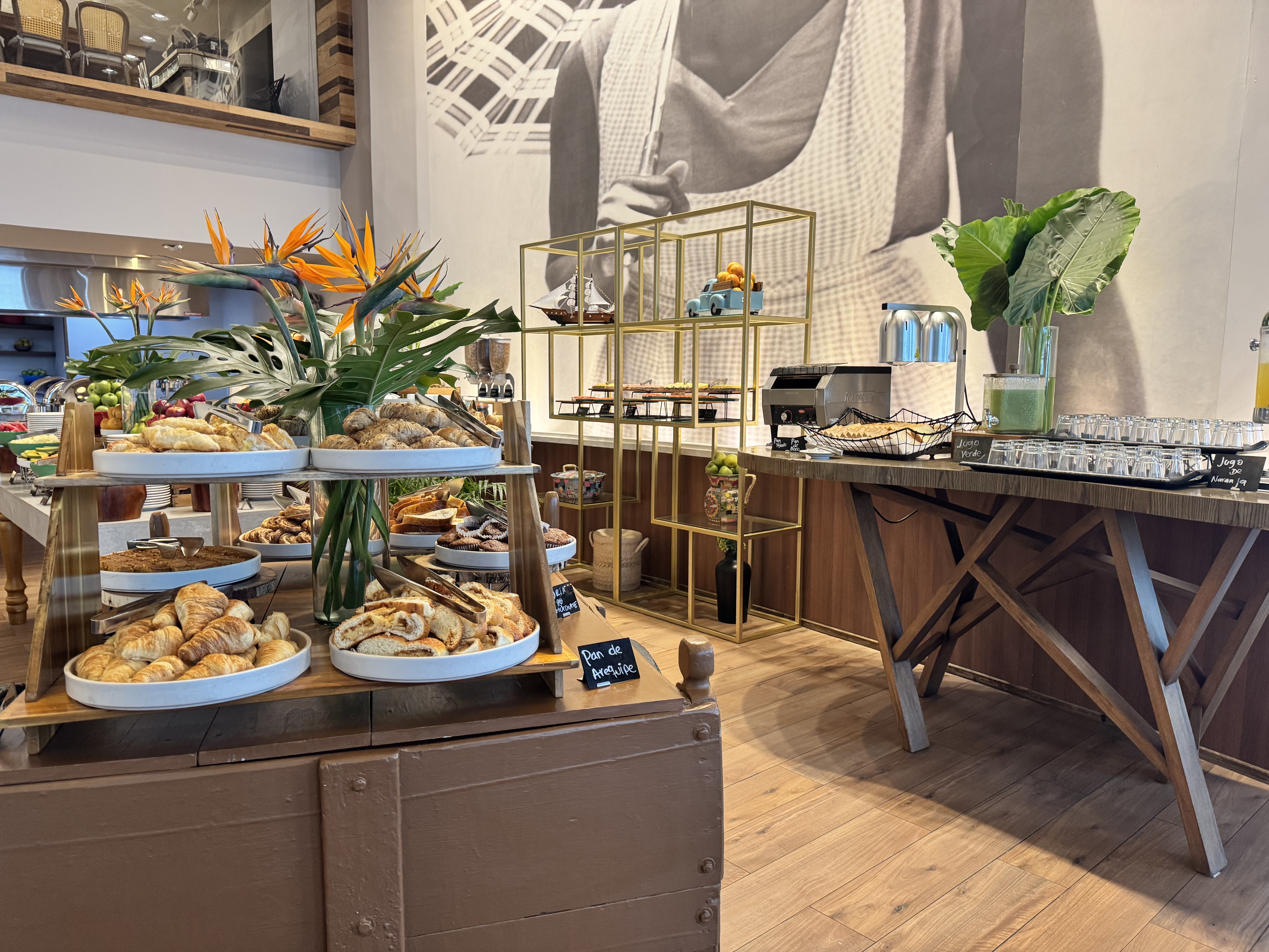 InterContinental Cartagena Kanuu Restaurant Pastry Display
